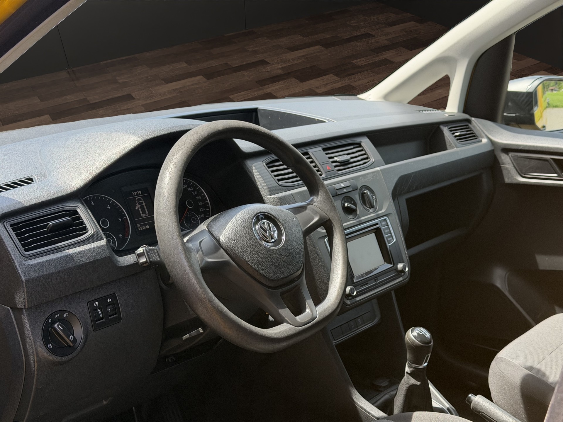 VW Caddy Maxi 2.0TDI 4Motion Technology-image-6