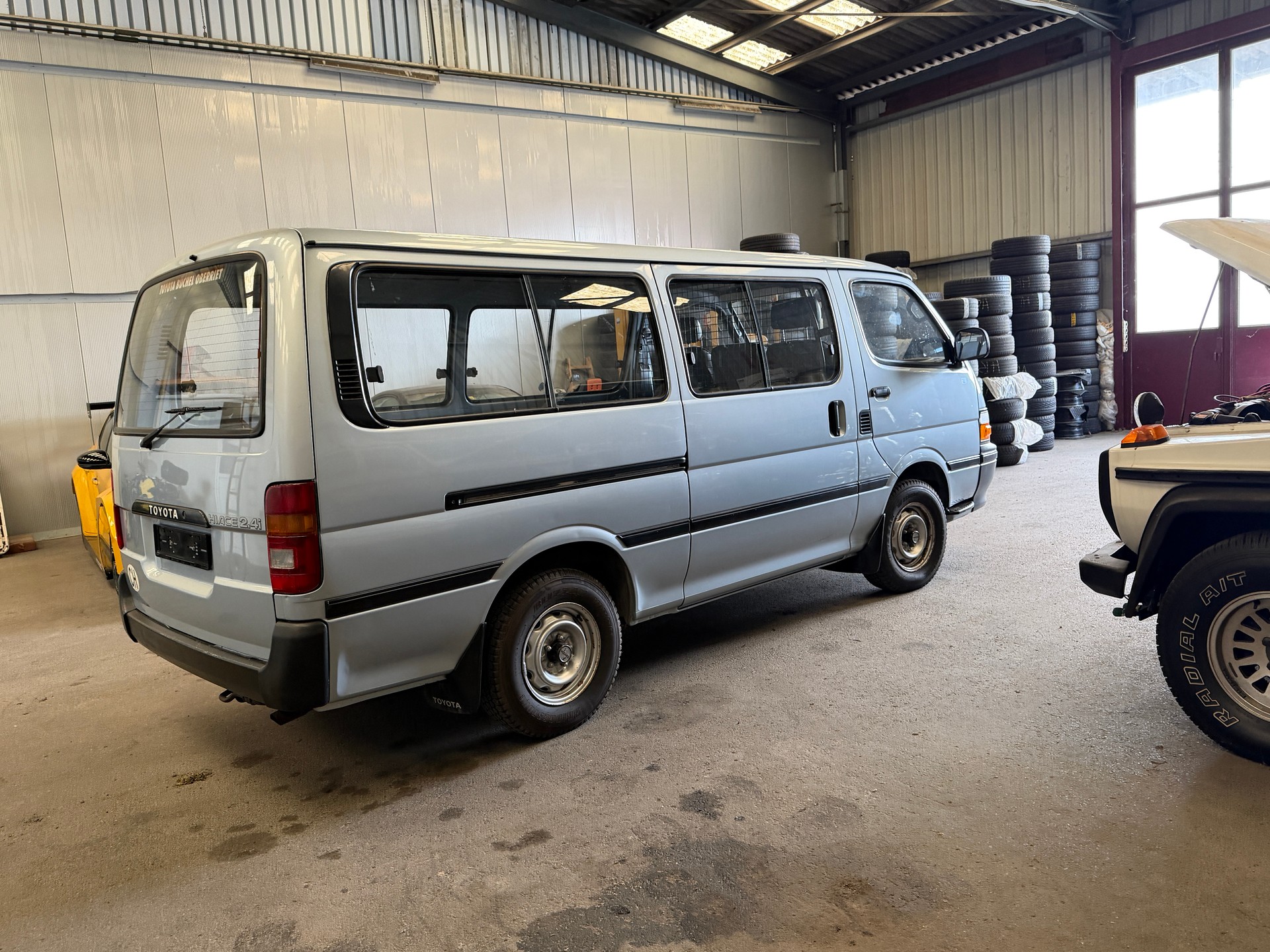 TOYOTA Hiace 2.4 EFI 4x2 Wagon-image-10