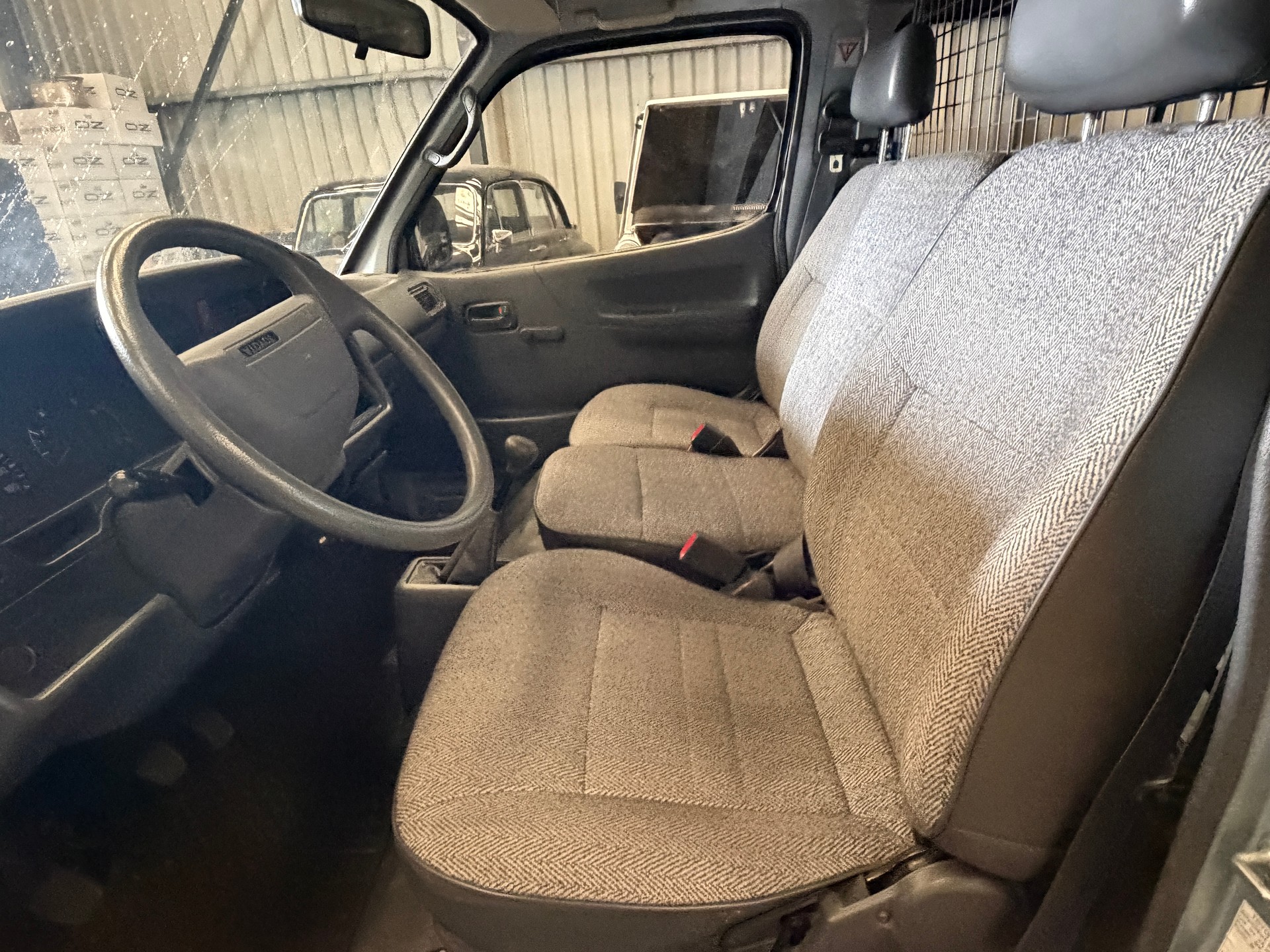 TOYOTA Hiace 2.4 EFI 4x2 Wagon-image-5