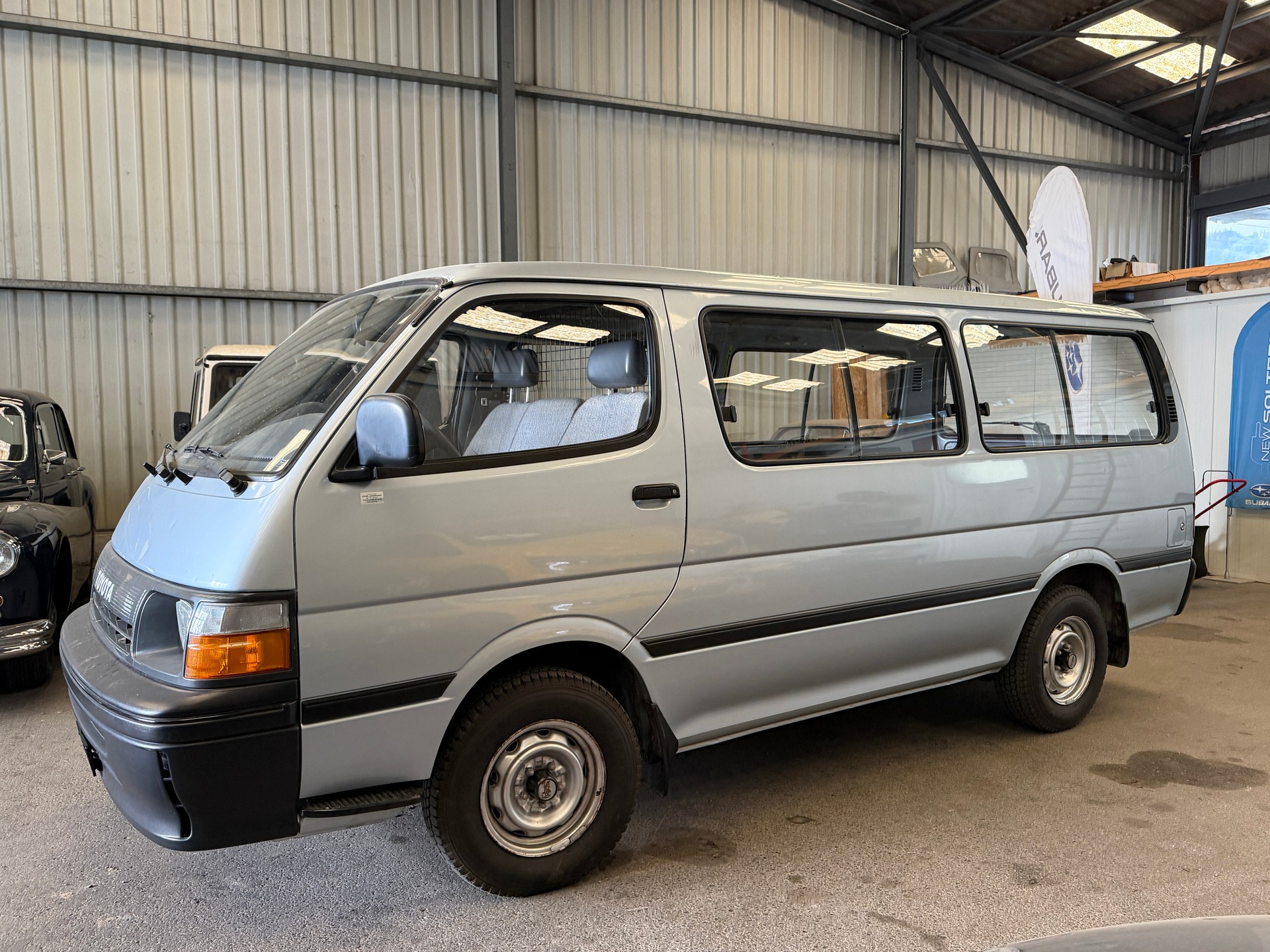 TOYOTA Hiace 2.4 EFI 4x2 Wagon-image-1