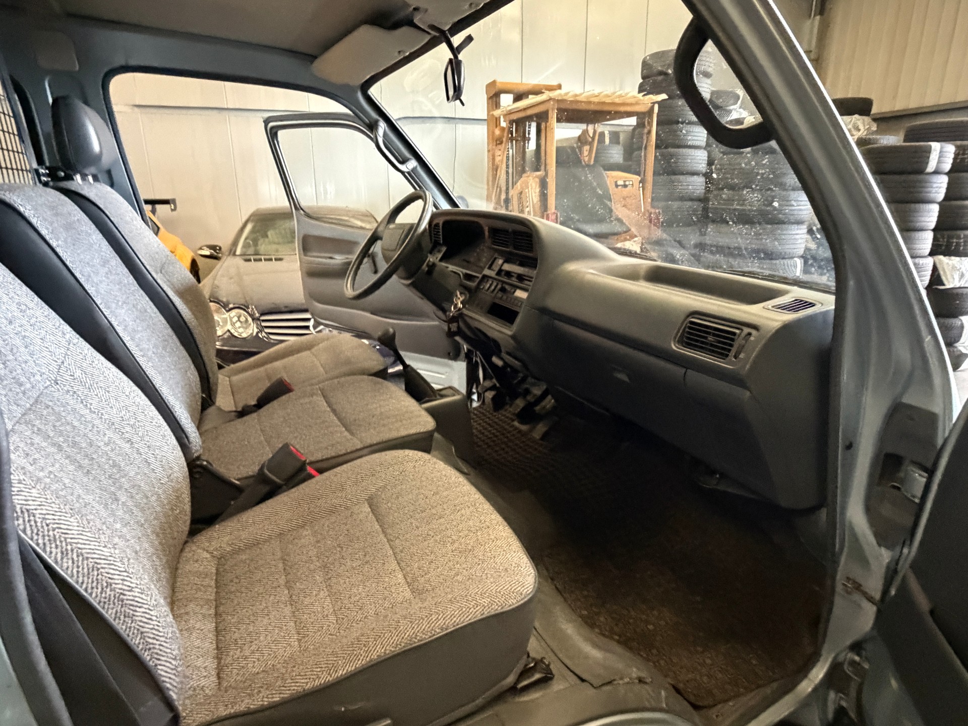 TOYOTA Hiace 2.4 EFI 4x2 Wagon-image-7