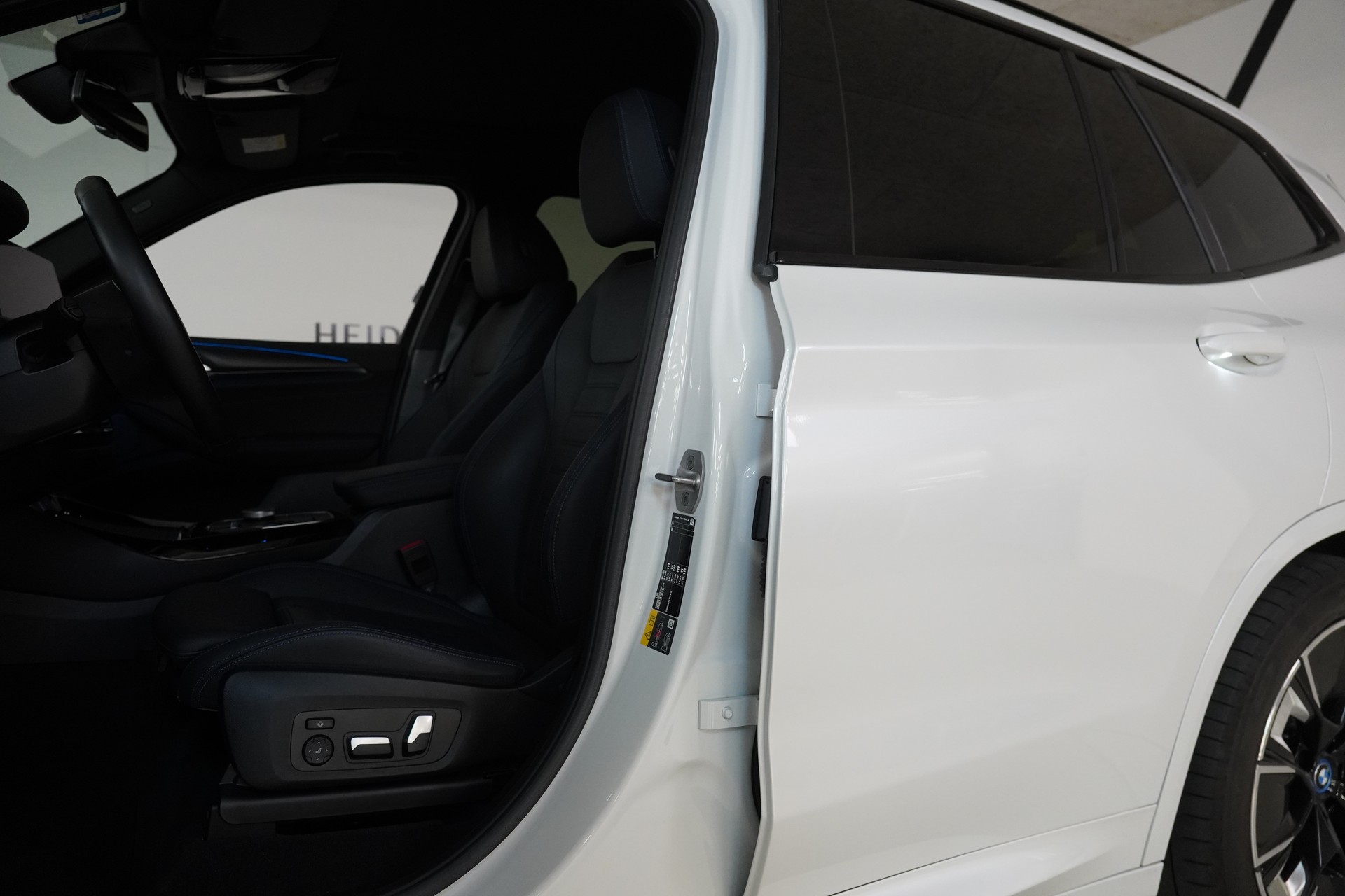 BMW iX3 Impressive-image-11