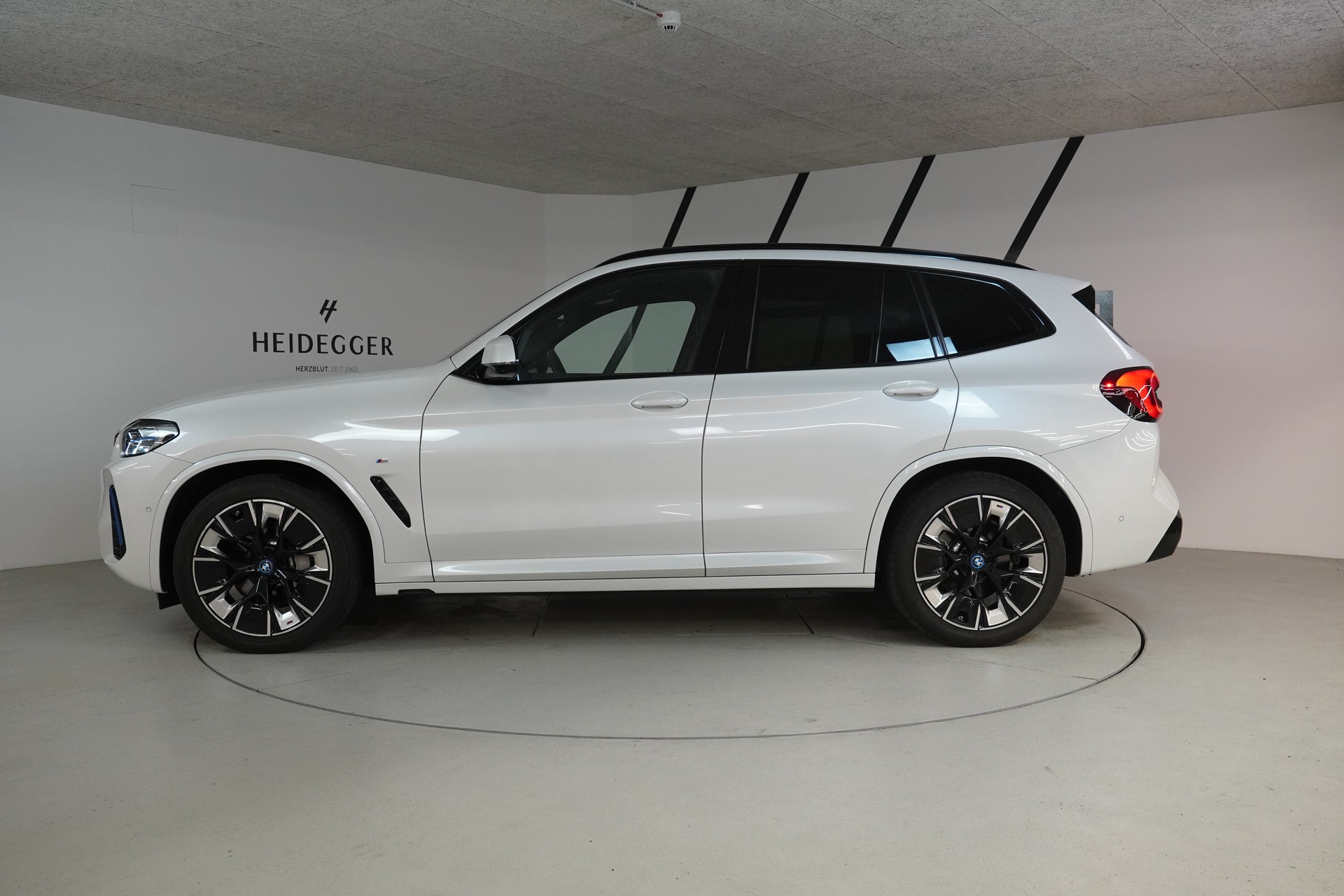 BMW iX3 Impressive-image-4