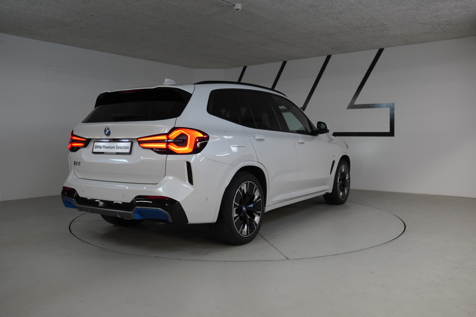 BMW iX3 Impressive-image-7