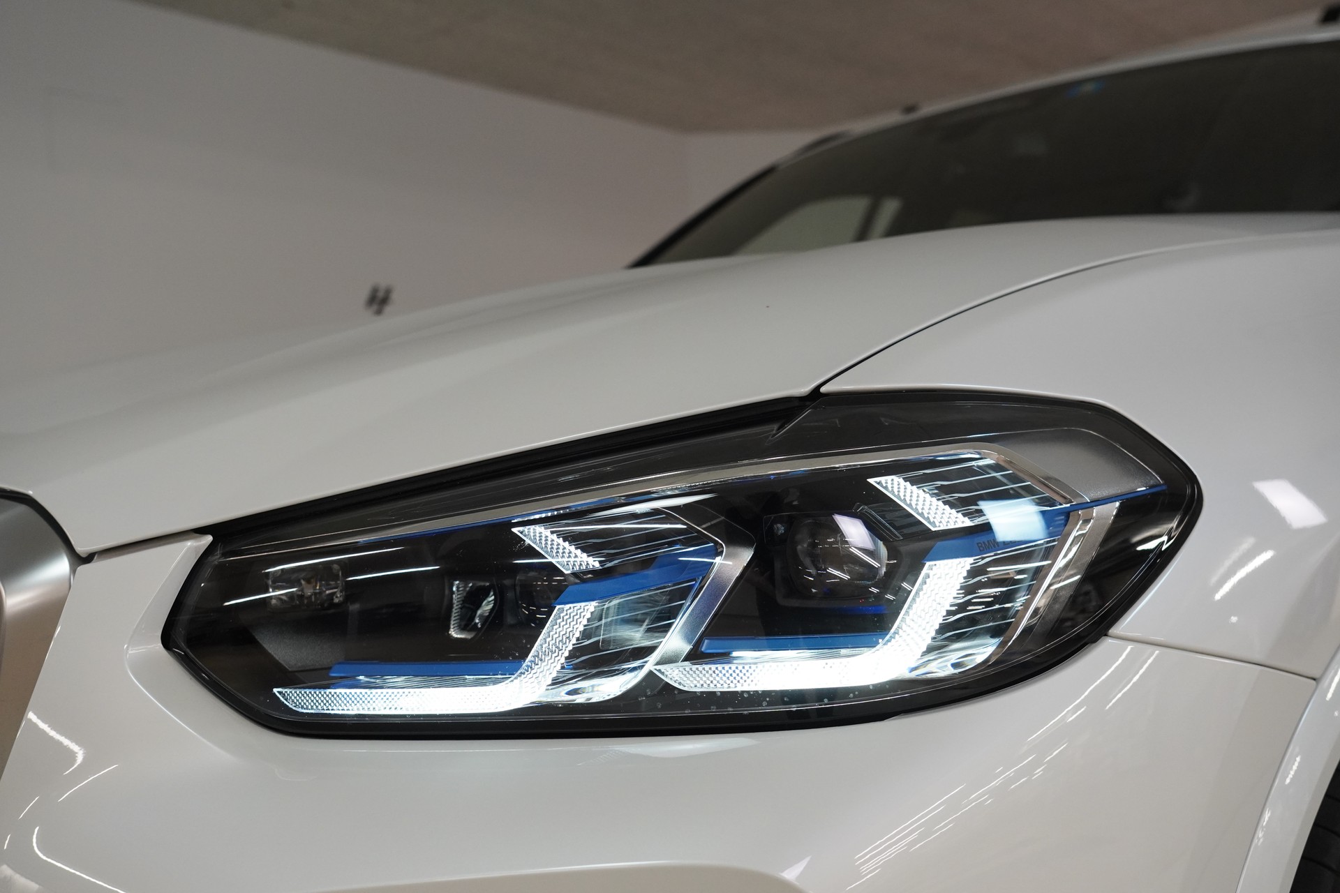 BMW iX3 Impressive-image-9
