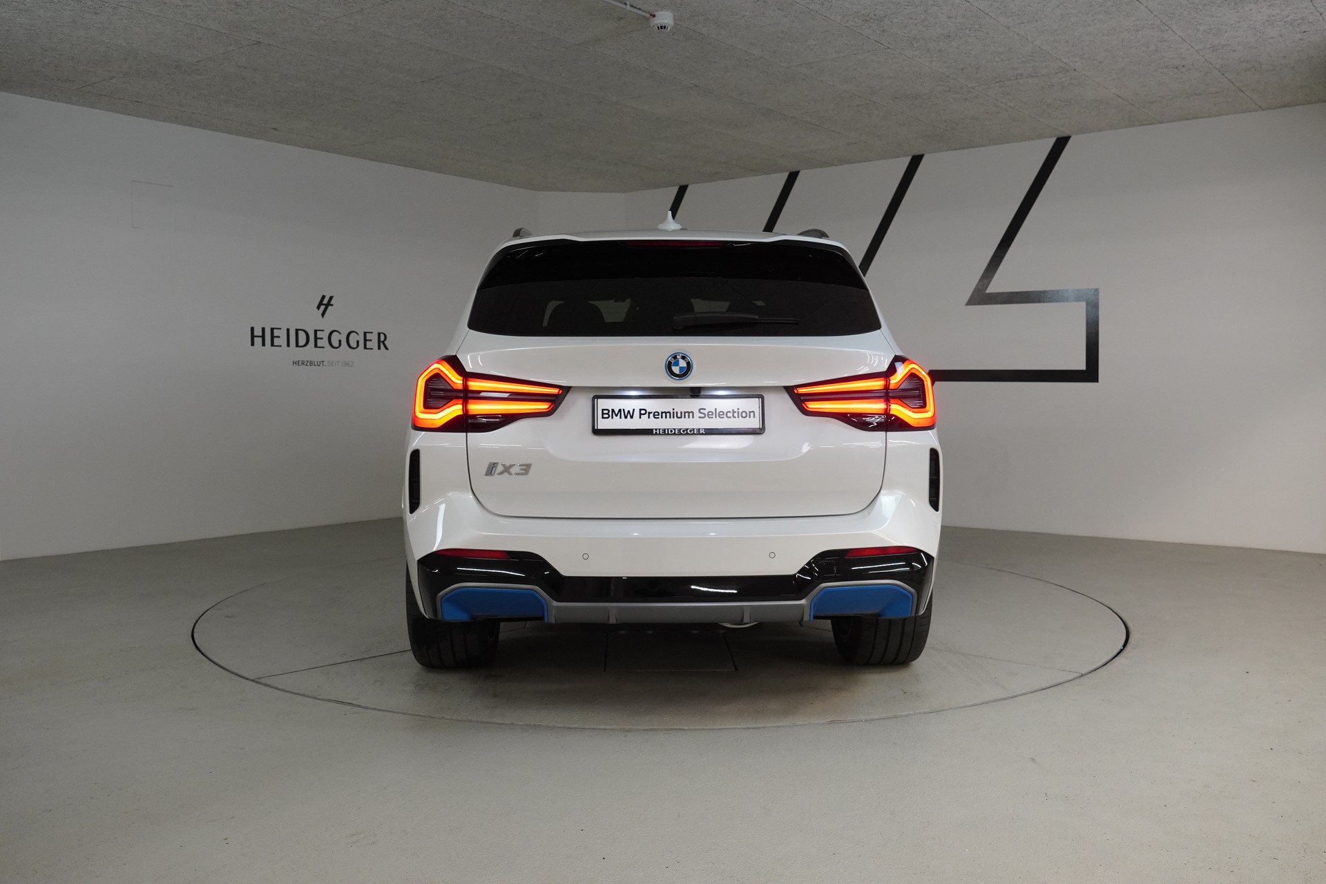 BMW iX3 Impressive-image-6
