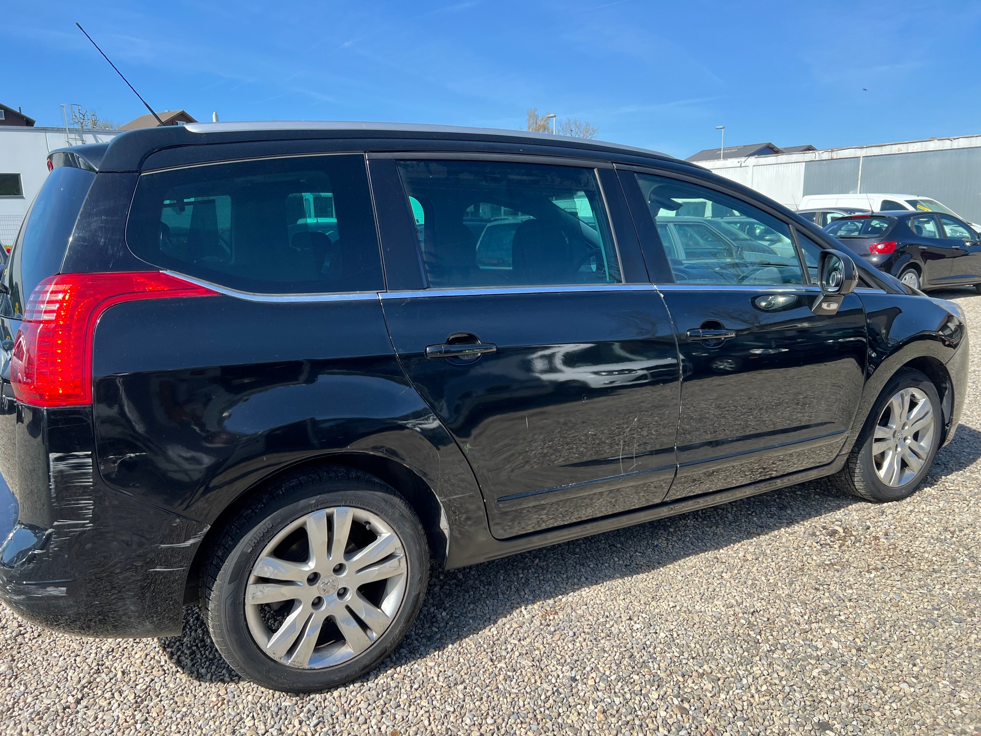 PEUGEOT 5008 1.6 HDI Sport-image-4