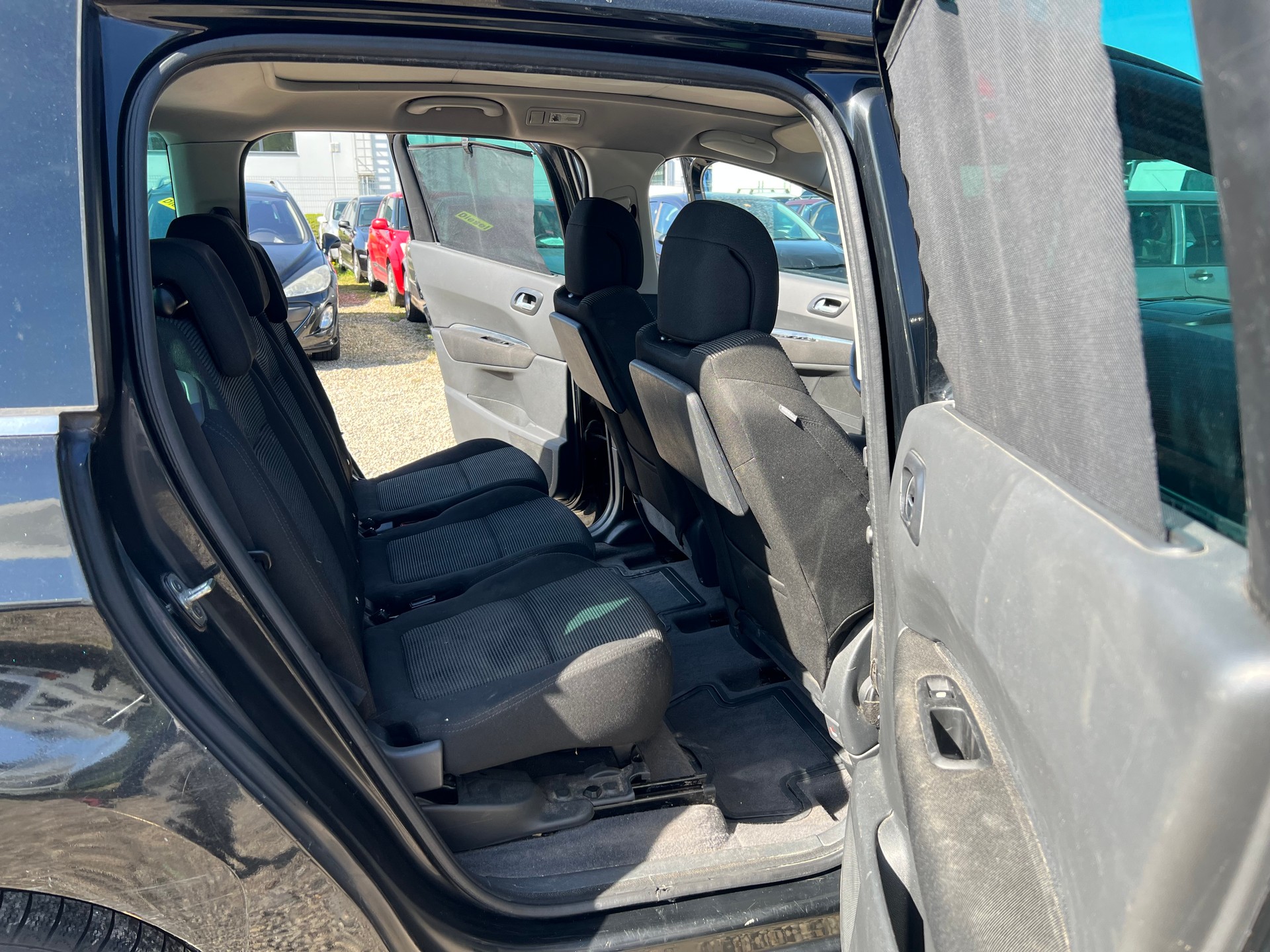 PEUGEOT 5008 1.6 HDI Sport-image-10