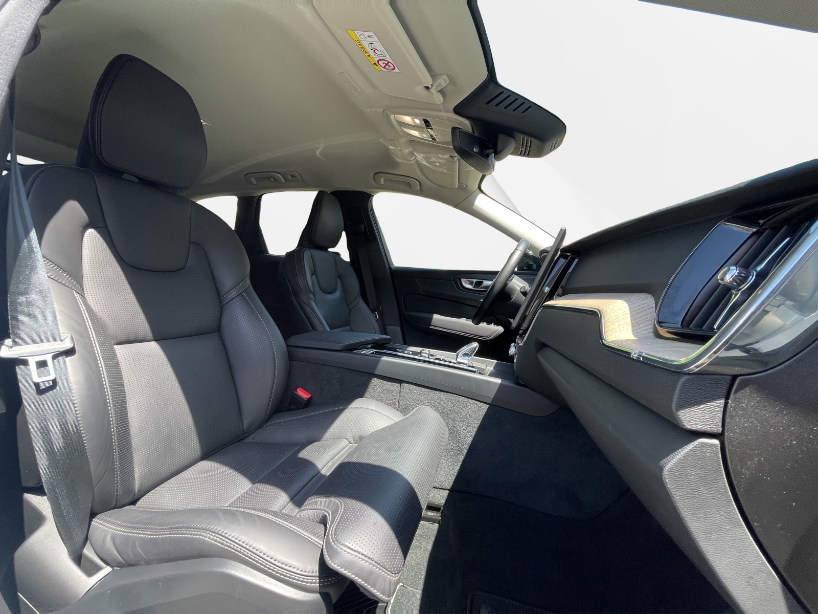 VOLVO XC60 2.0 B5 MH Plus Dark AWD-image-17