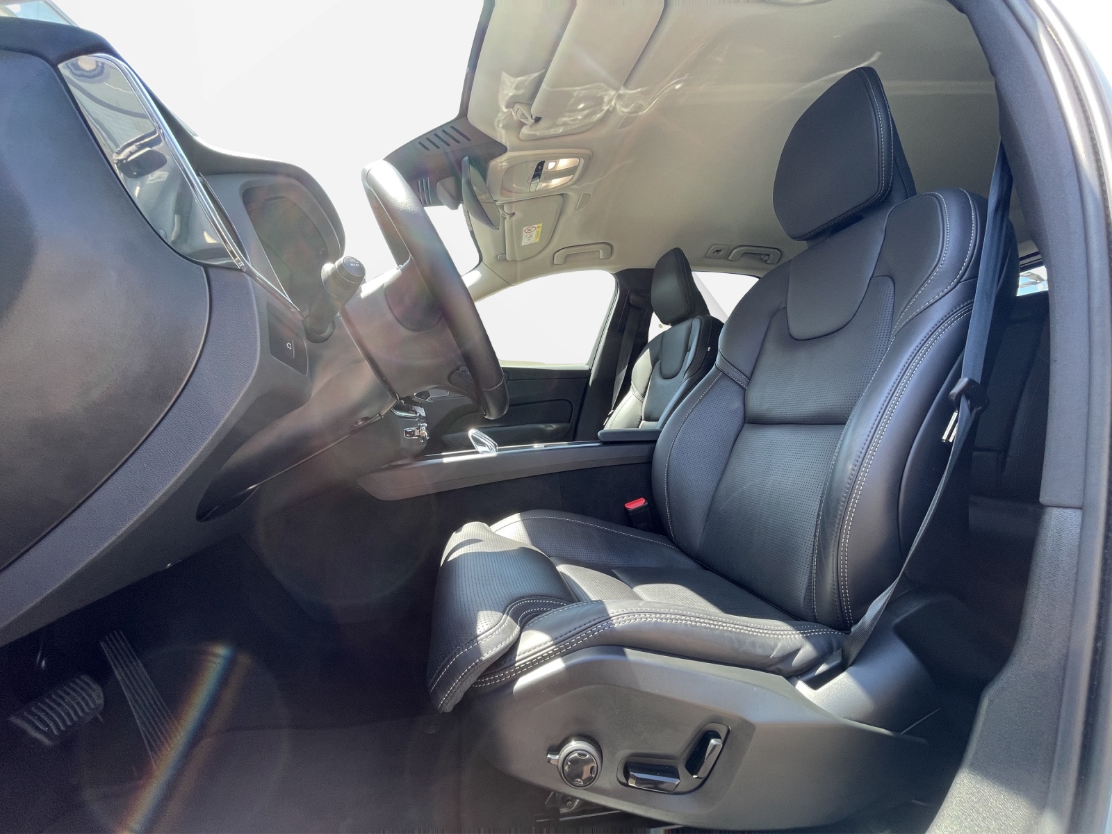 VOLVO XC60 2.0 B5 MH Plus Dark AWD-image-9