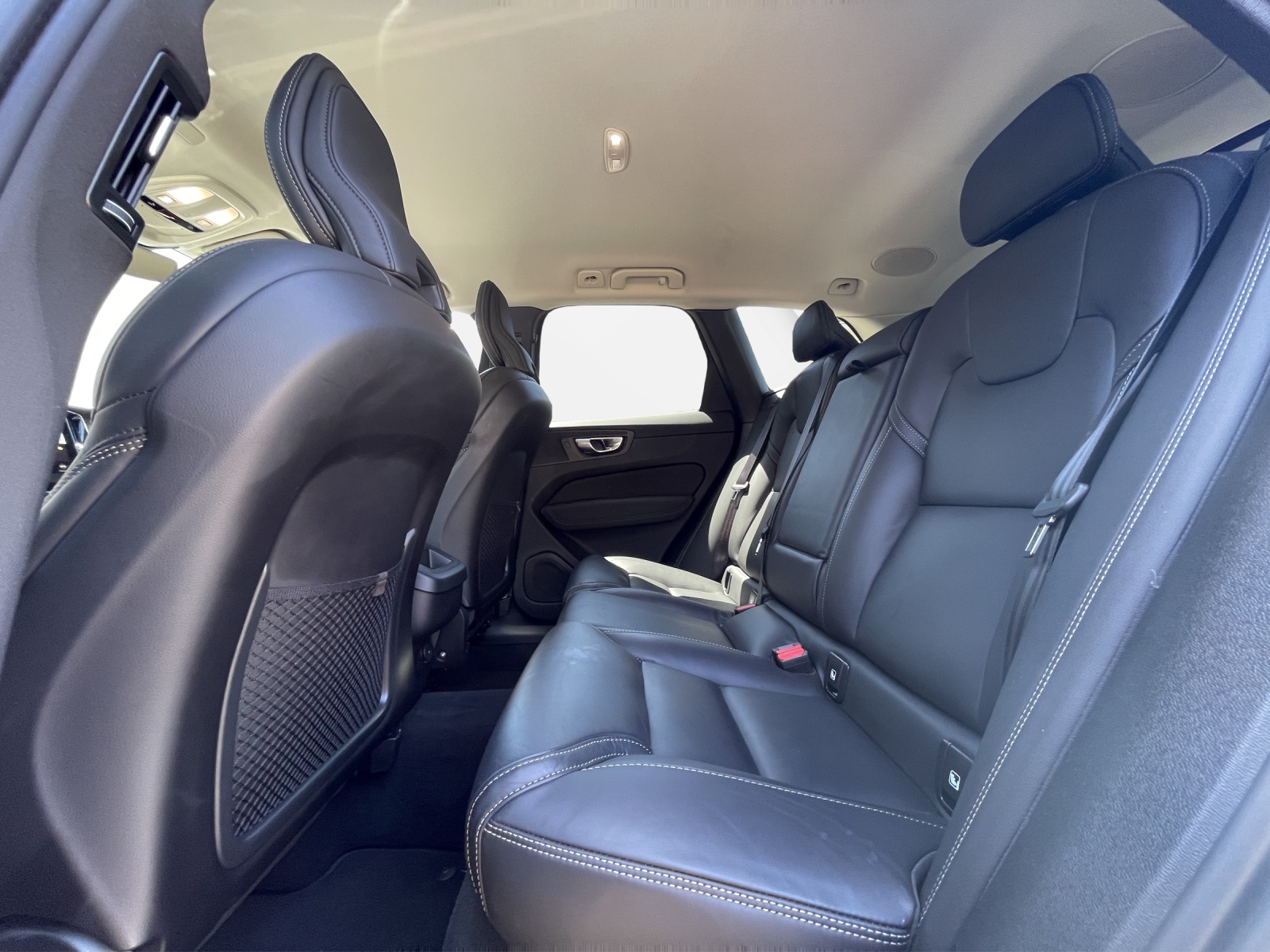 VOLVO XC60 2.0 B5 MH Plus Dark AWD-image-13