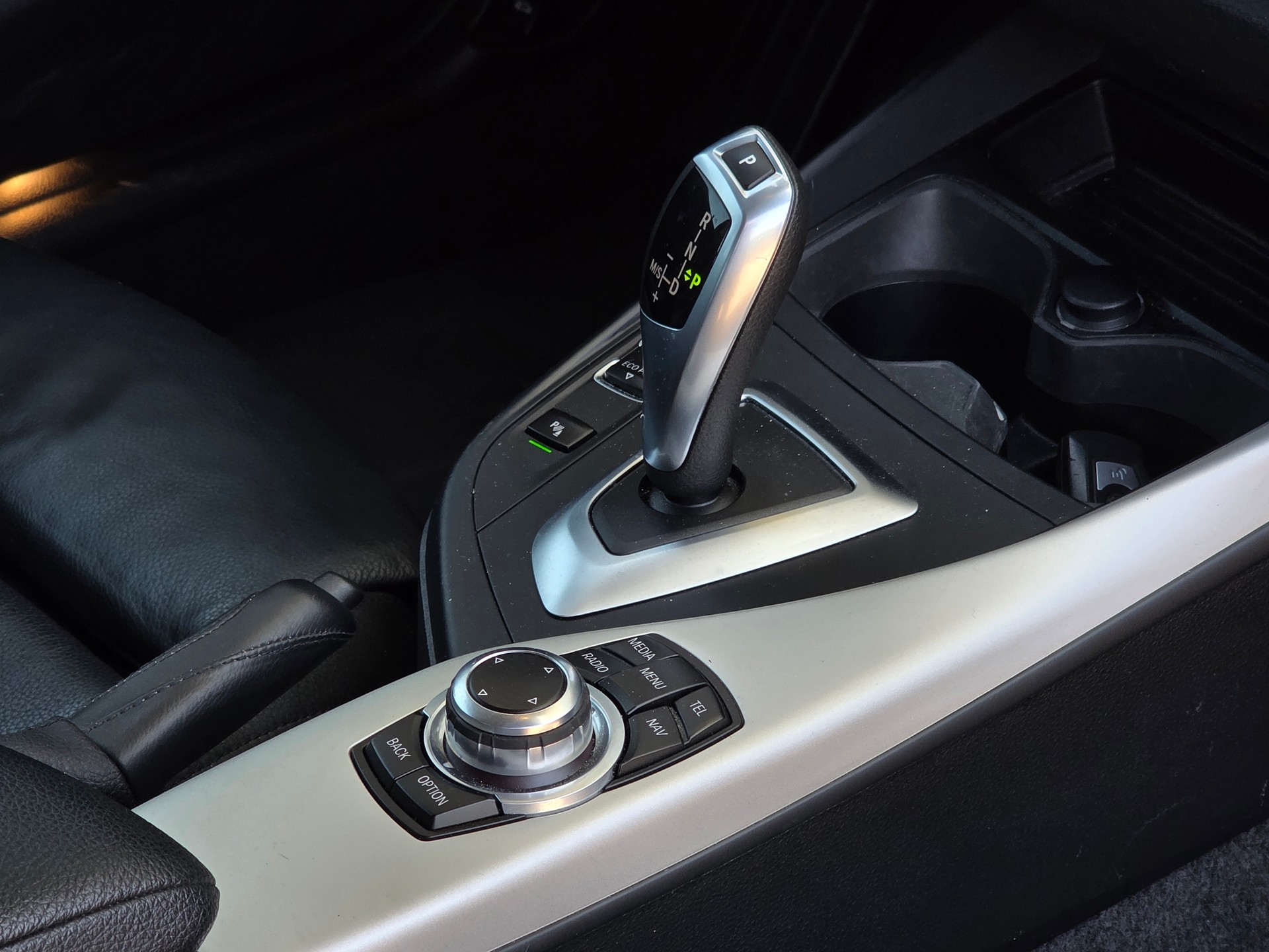 BMW 120d Steptronic * Frisch ab MFK & Service *-image-13