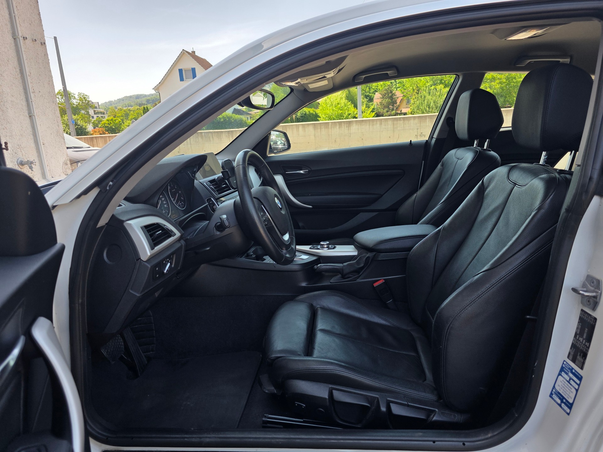 BMW 120d Steptronic * Frisch ab MFK & Service *-image-5