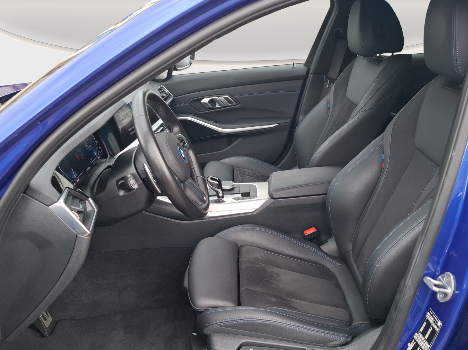 BMW 320e Touring M Sport Steptronic // Anhängerkupplung // 8-fach Aluminiumbereift-image-8