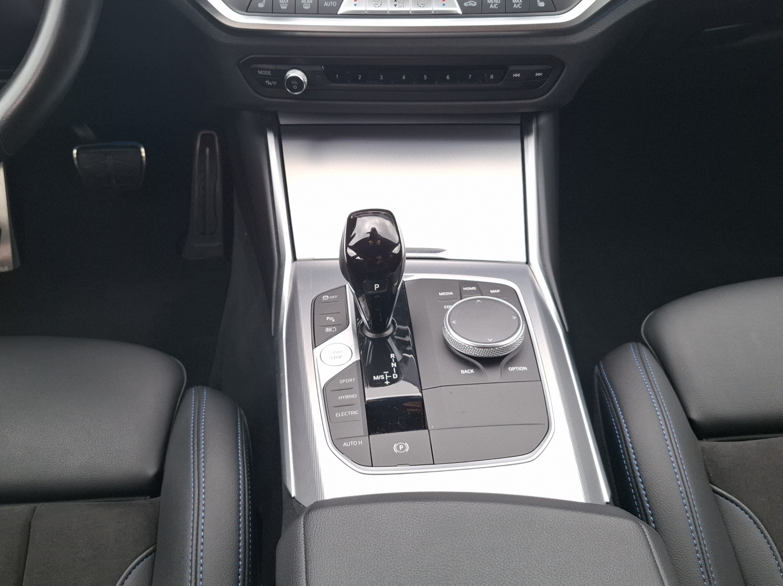 BMW 320e Touring M Sport Steptronic // Anhängerkupplung // 8-fach Aluminiumbereift-image-12