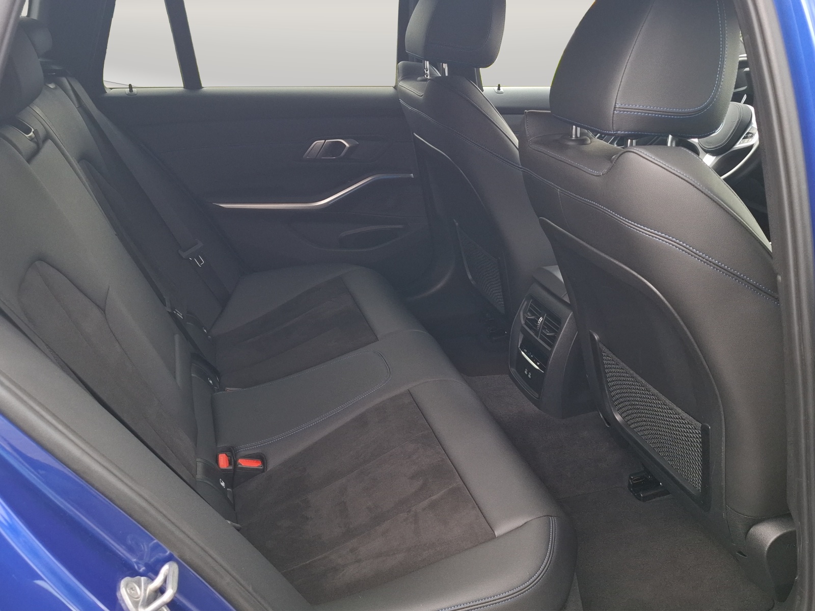 BMW 320e Touring M Sport Steptronic // Anhängerkupplung // 8-fach Aluminiumbereift-image-10