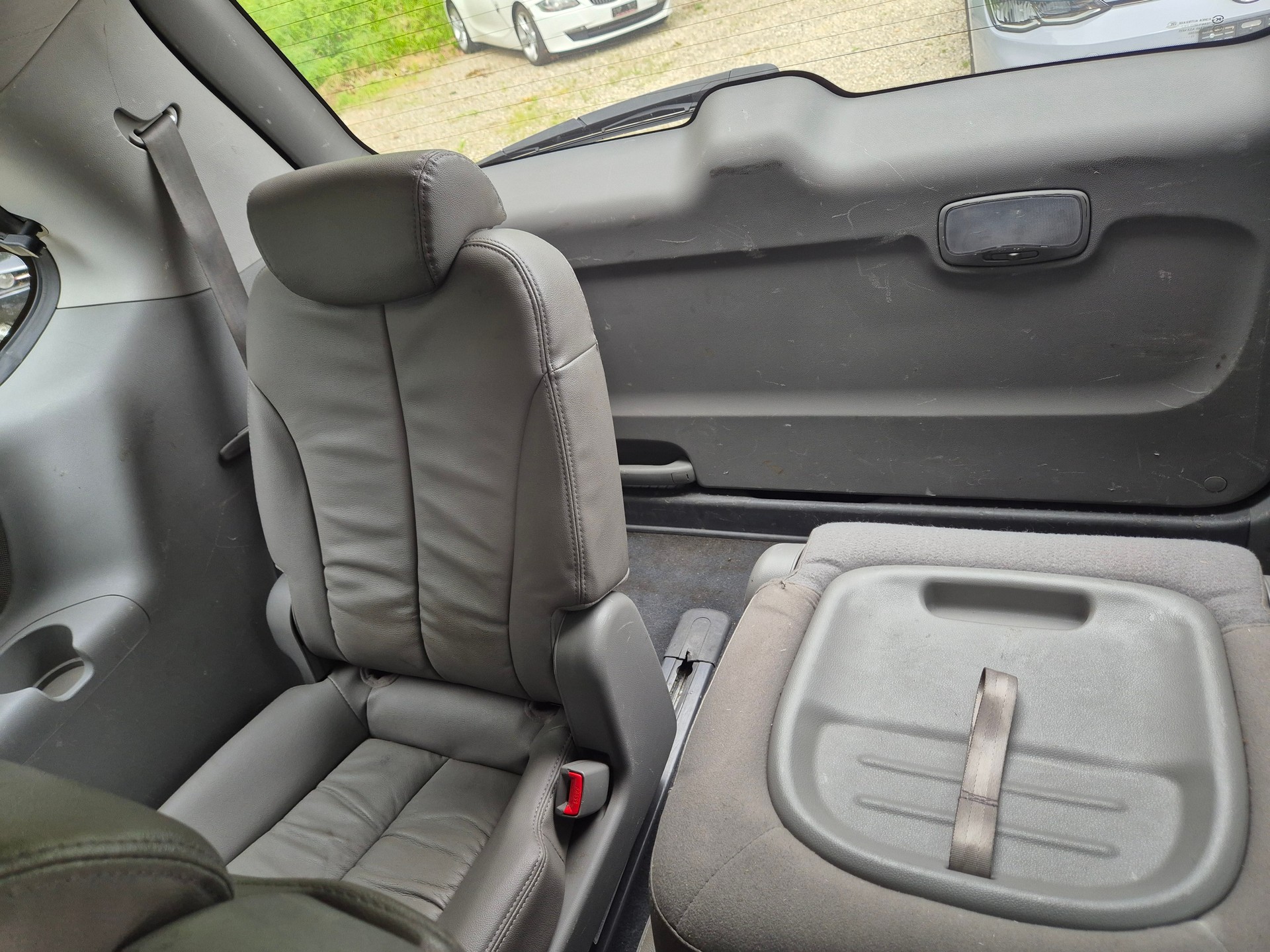 KIA Carnival 2.2 CRDi _seven Automatic-image-12