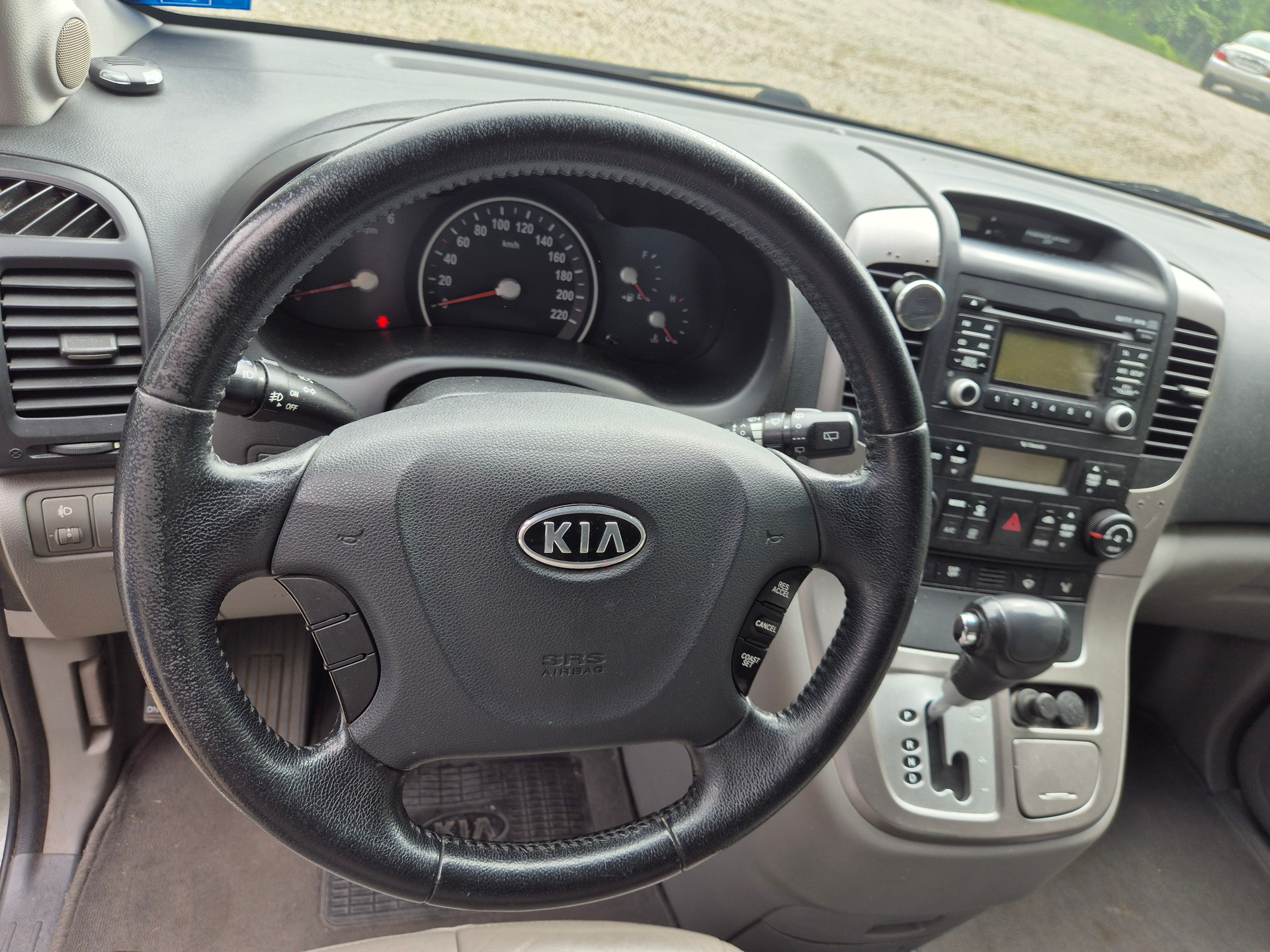 KIA Carnival 2.2 CRDi _seven Automatic-image-6