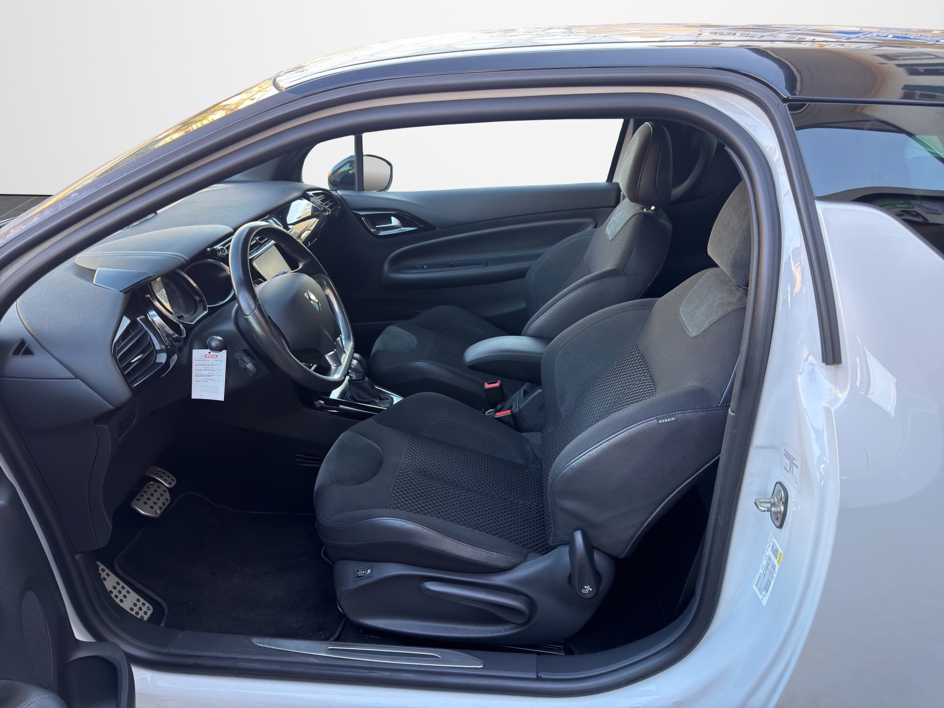 DS AUTOMOBILES DS 3 1.2 PureTech SO Chic EAT-image-8