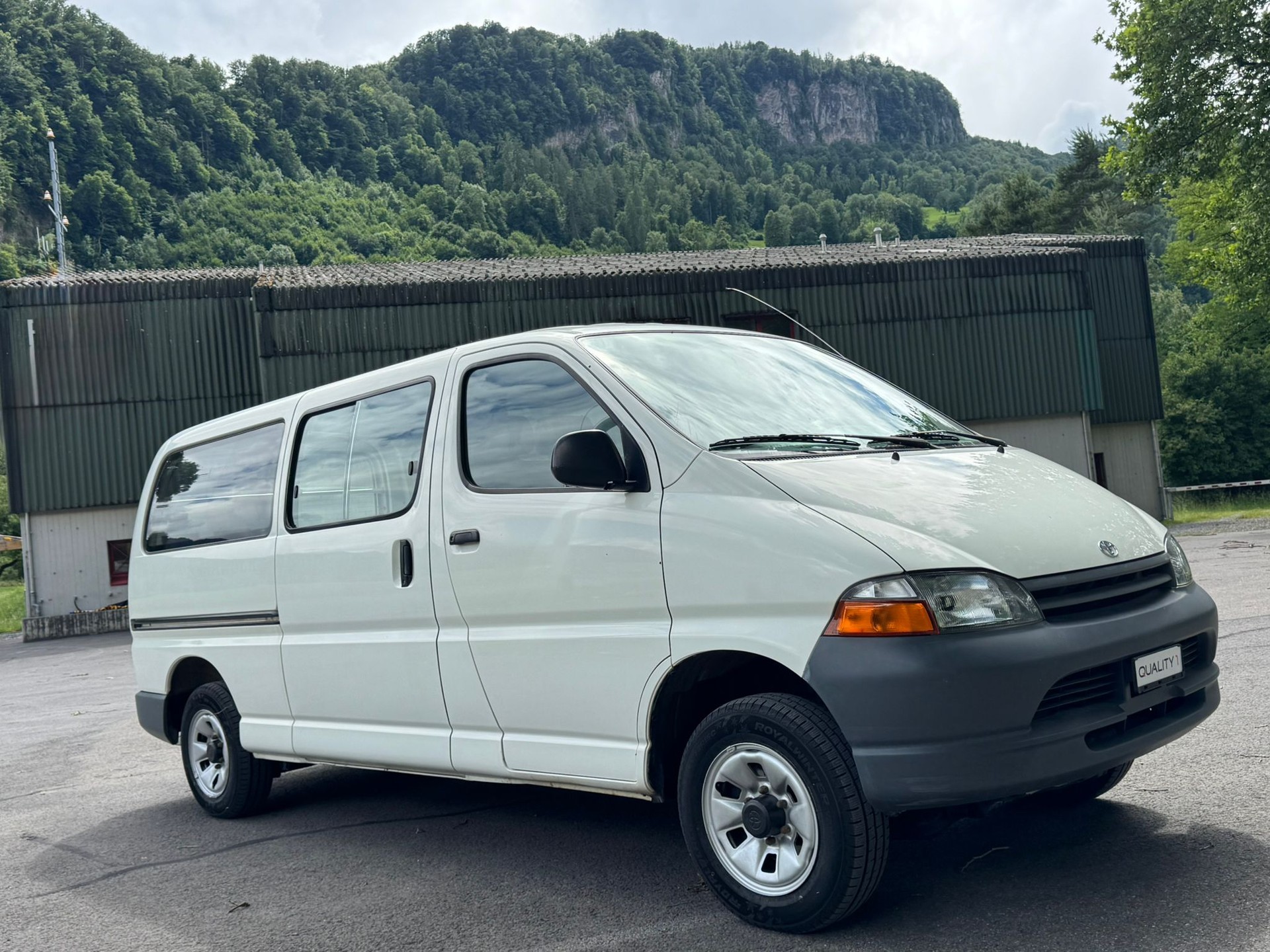 TOYOTA Hiace 2.4 Van 4x4 LWB-showroom-element-1
