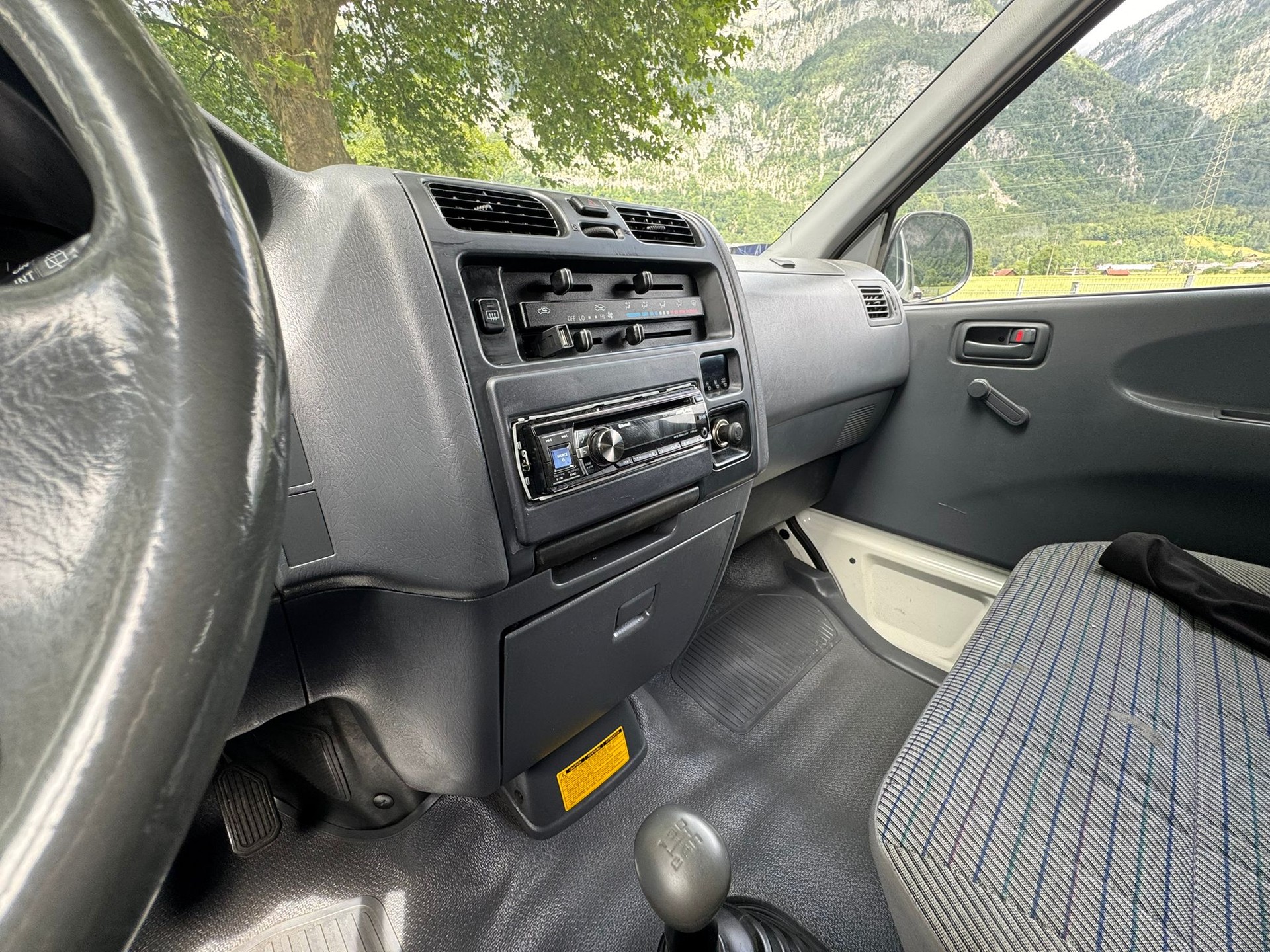 TOYOTA Hiace 2.4 Van 4x4 LWB-image-15