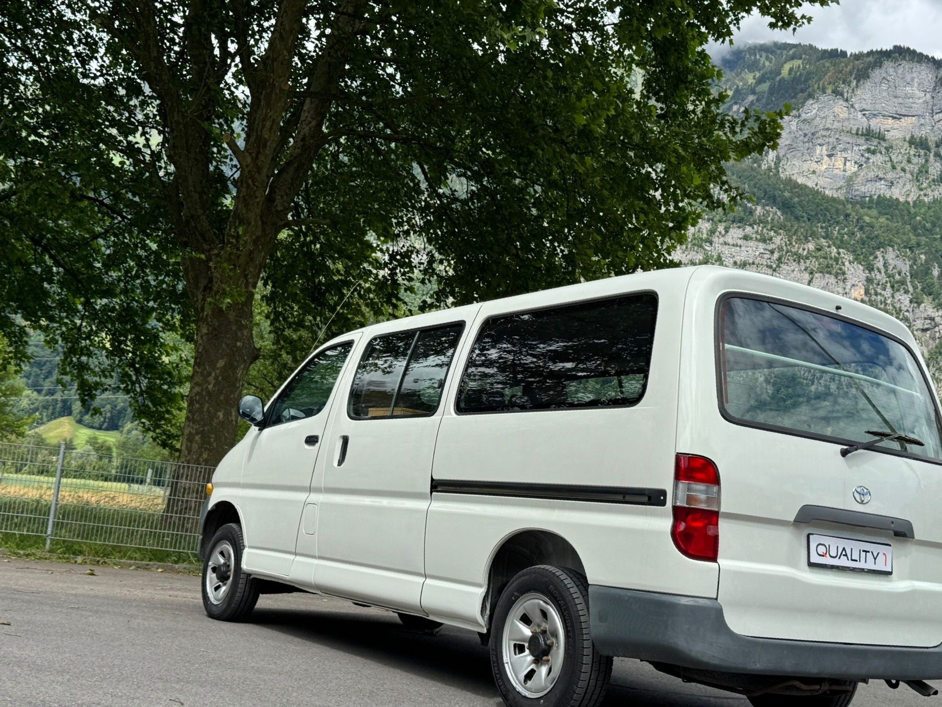 TOYOTA Hiace 2.4 Van 4x4 LWB-image-5