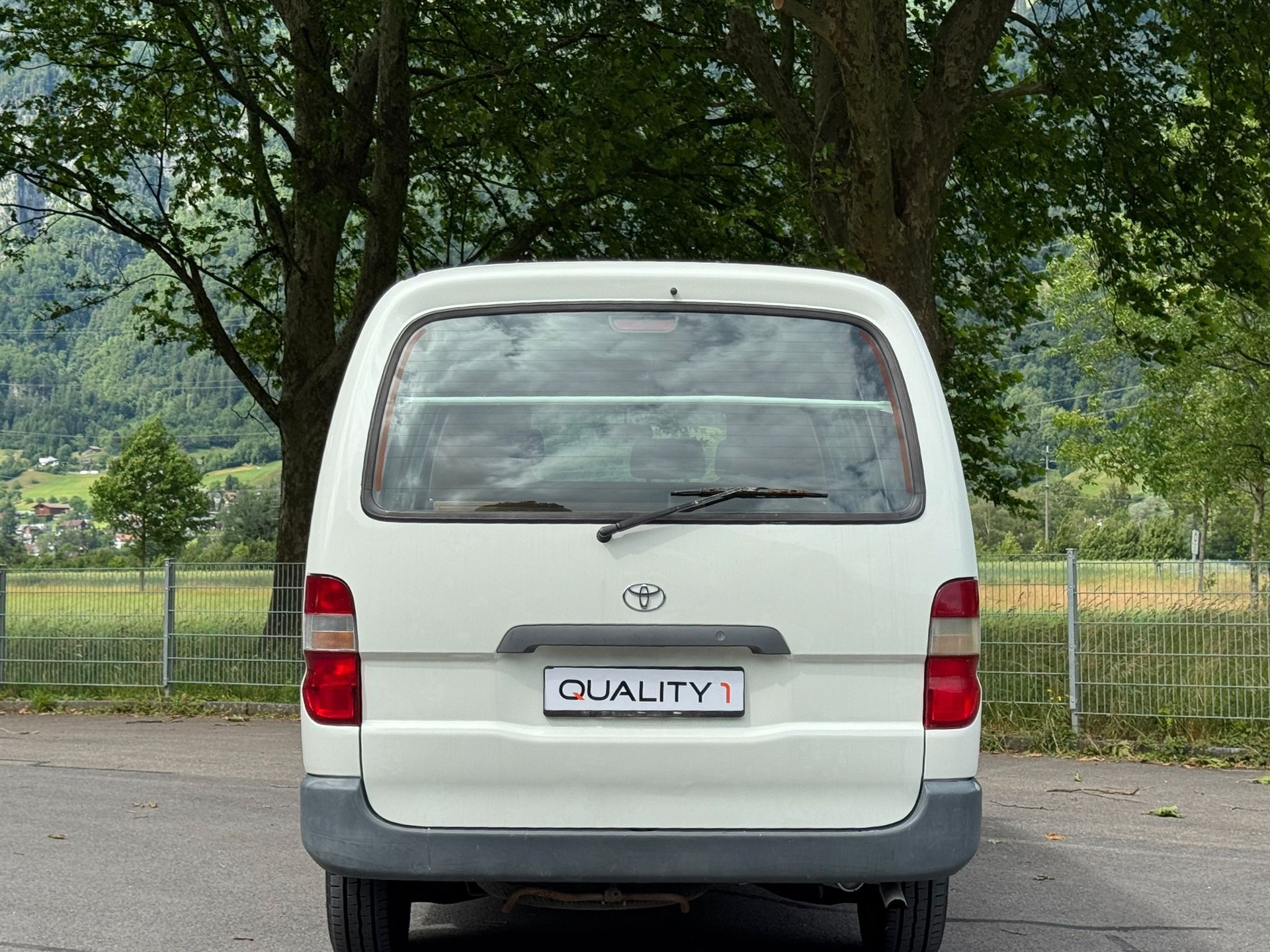 TOYOTA Hiace 2.4 Van 4x4 LWB-image-6