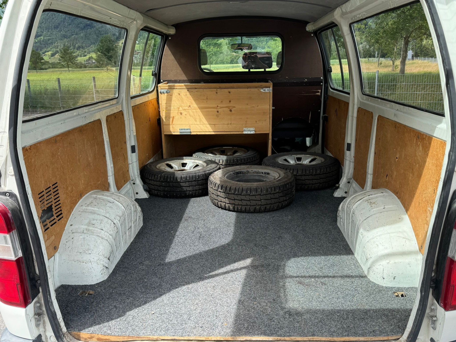 TOYOTA Hiace 2.4 Van 4x4 LWB-image-8