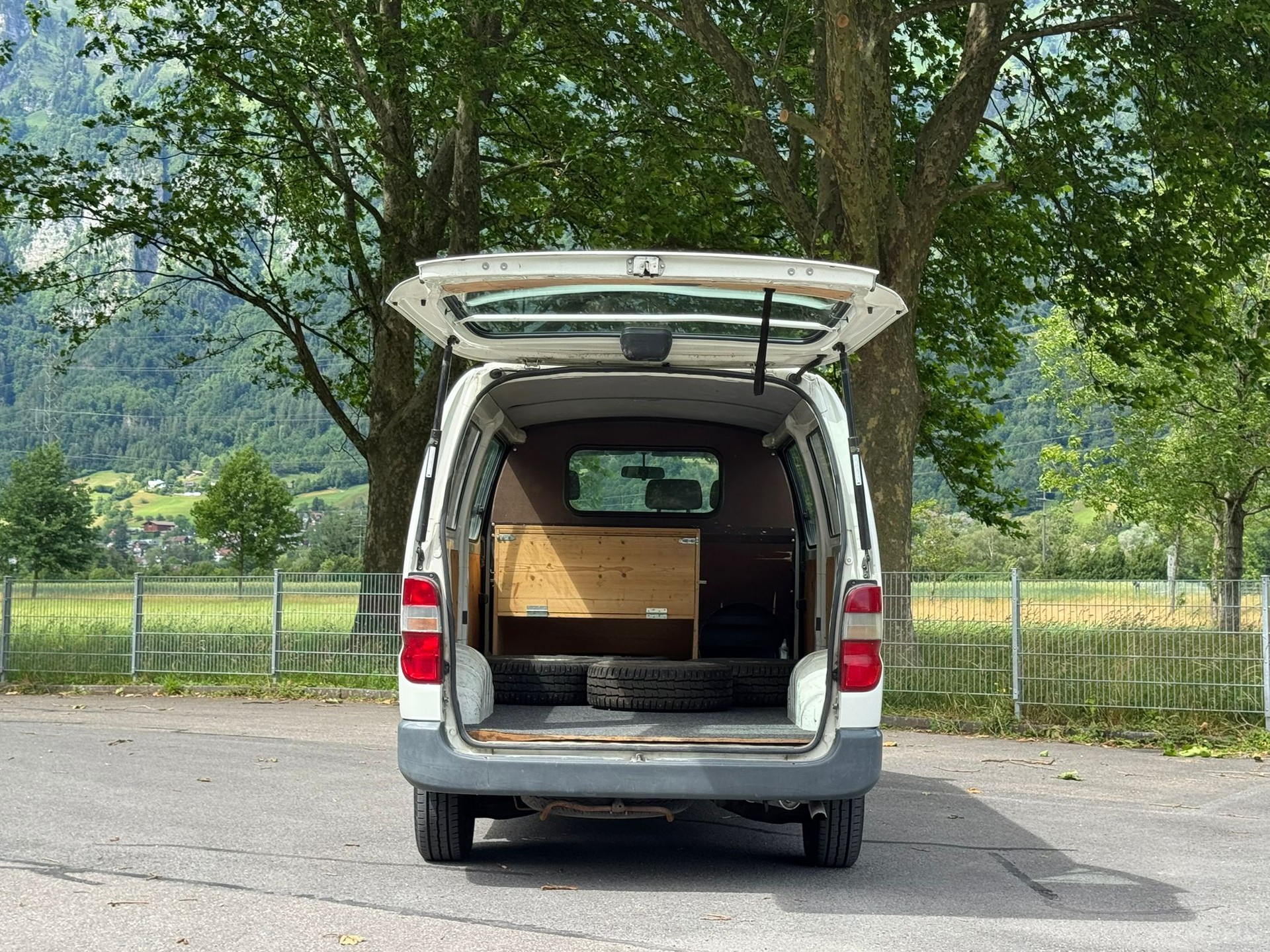 TOYOTA Hiace 2.4 Van 4x4 LWB-image-7
