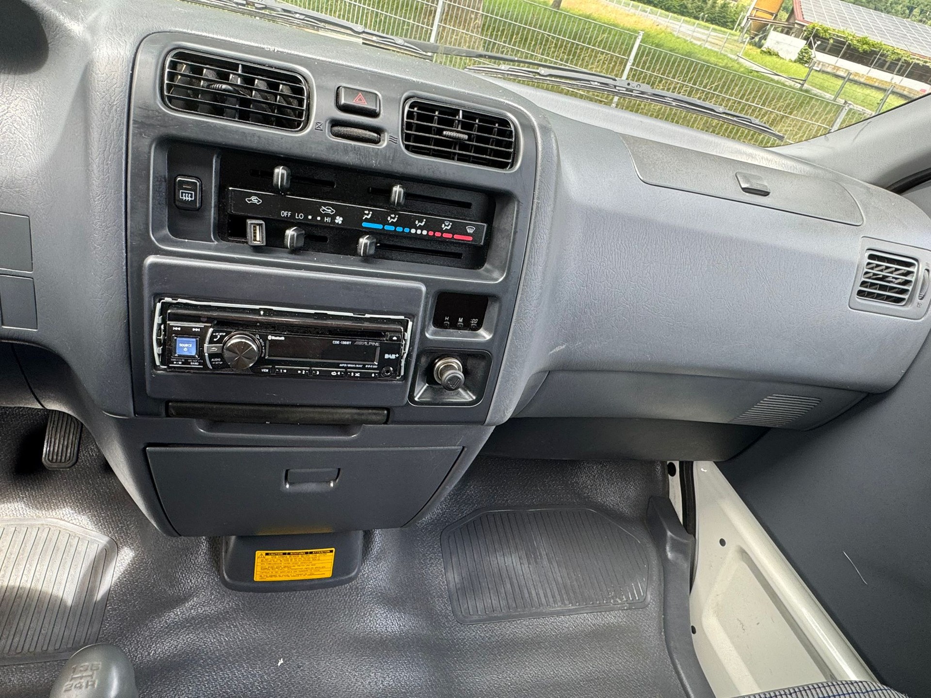 TOYOTA Hiace 2.4 Van 4x4 LWB-image-16