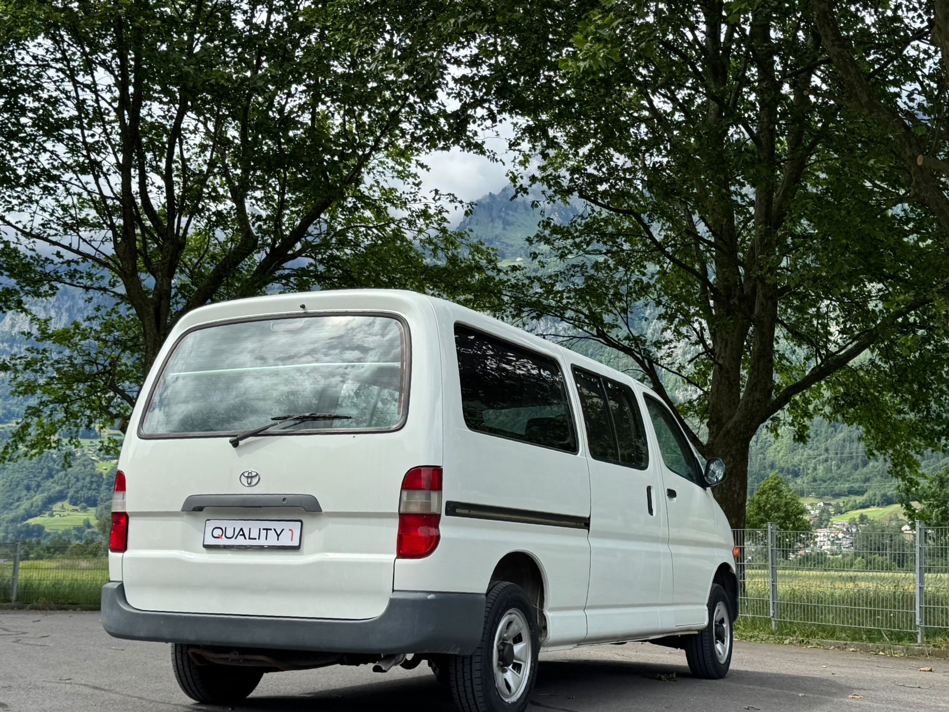 TOYOTA Hiace 2.4 Van 4x4 LWB-image-4