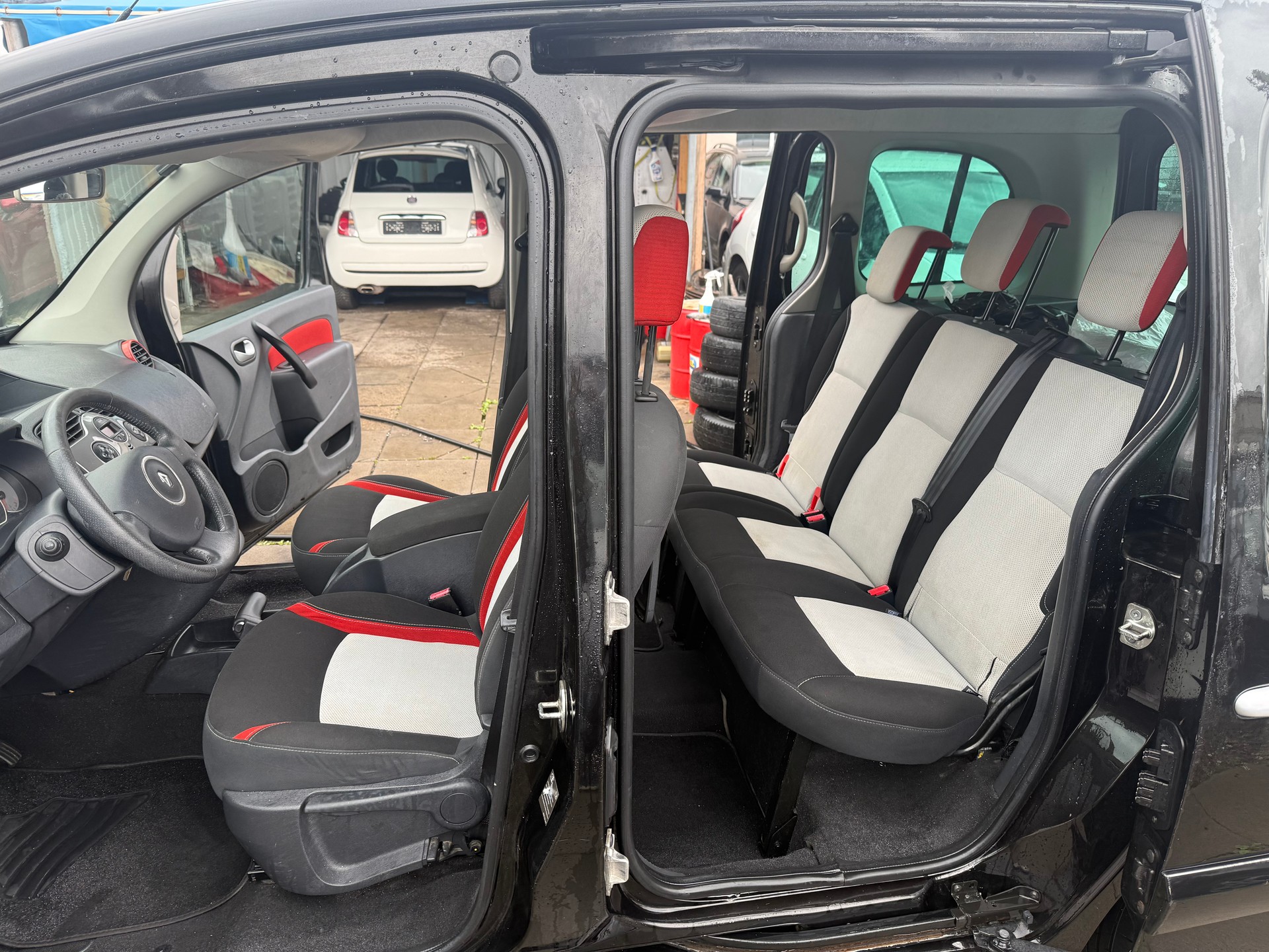 RENAULT Kangoo 1.5 dCi Happy Family-image-8