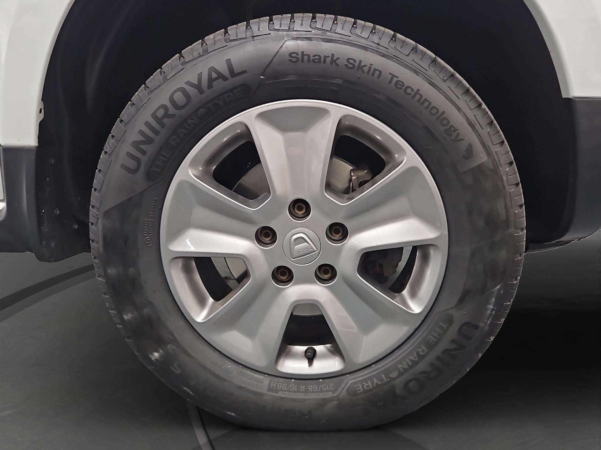 DACIA Duster 1.5 dCi Lauréate 4x4-image-16