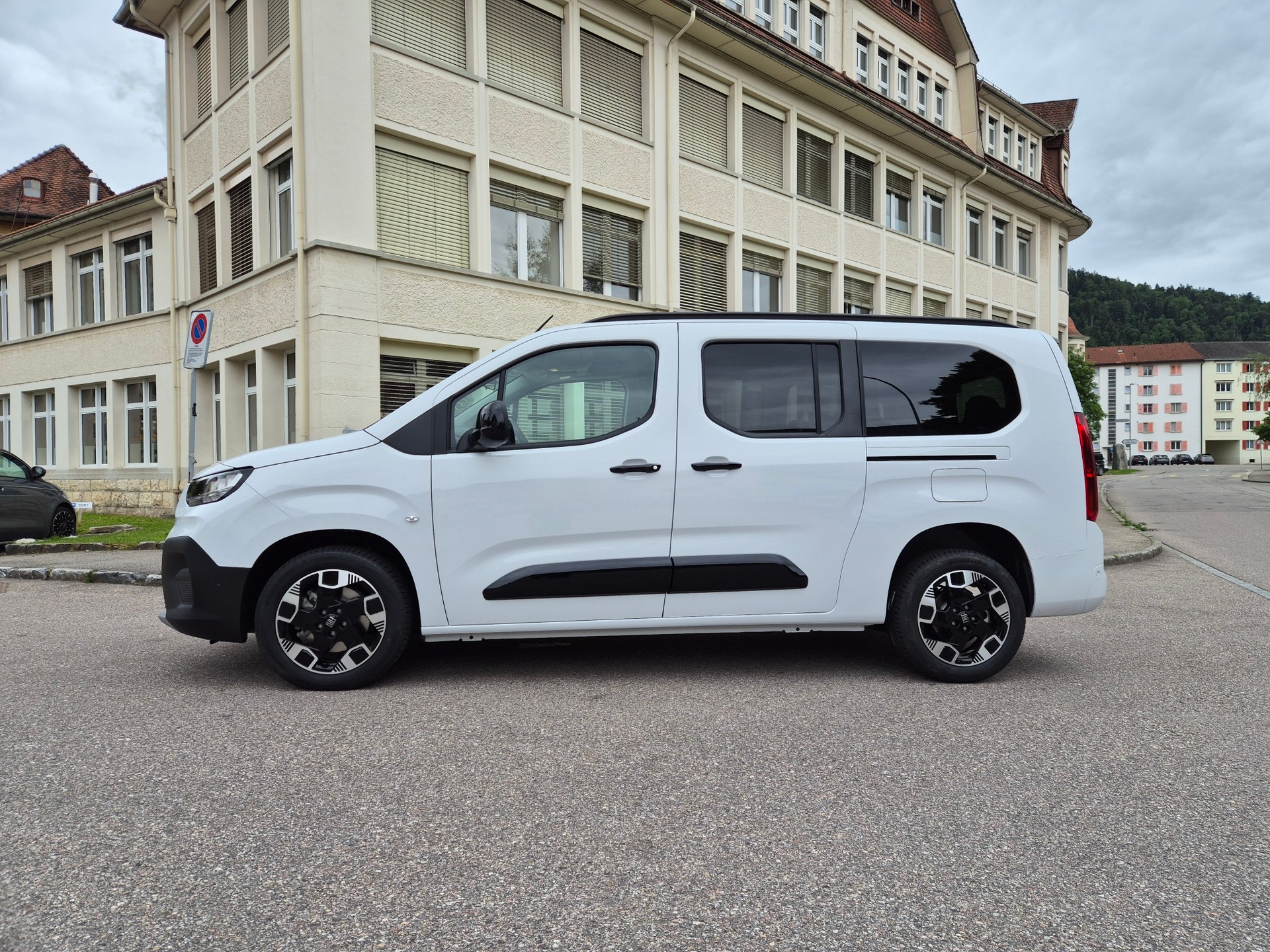 FIAT Qubo L 1.5 D La Prima 7-Sitzer-image-1