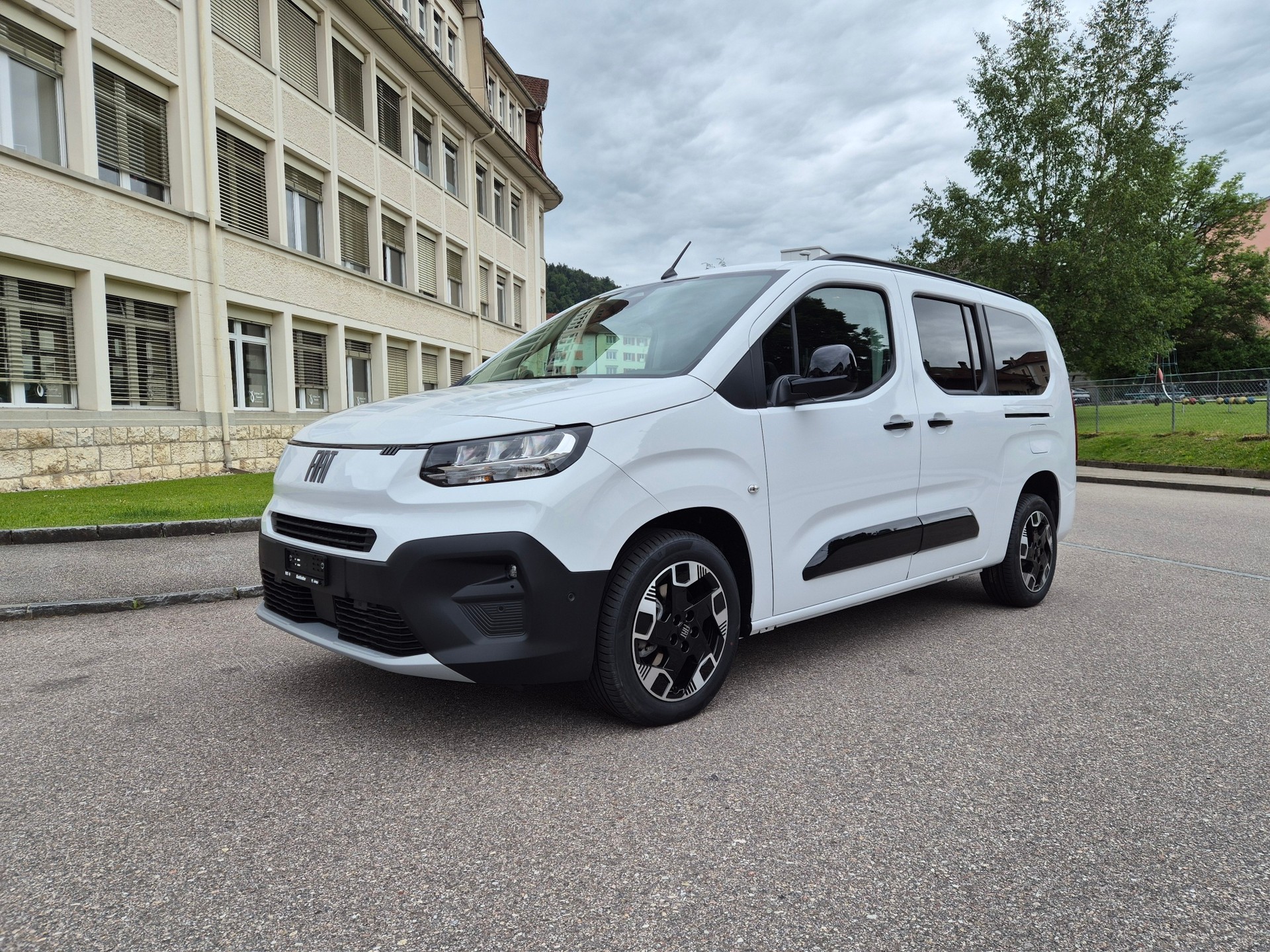 FIAT Qubo L 1.5 D La Prima 7-Sitzer-image-0