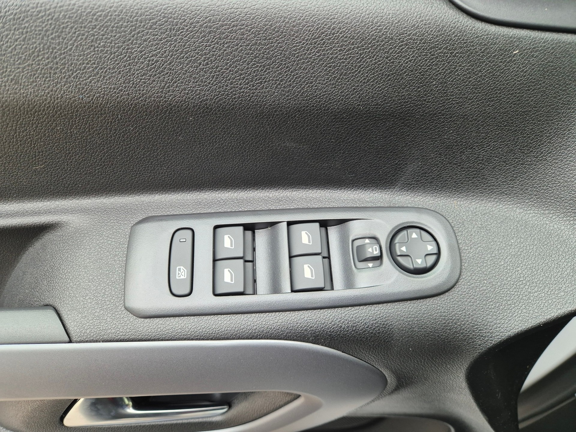 FIAT Qubo L 1.5 D La Prima 7-Sitzer-image-8