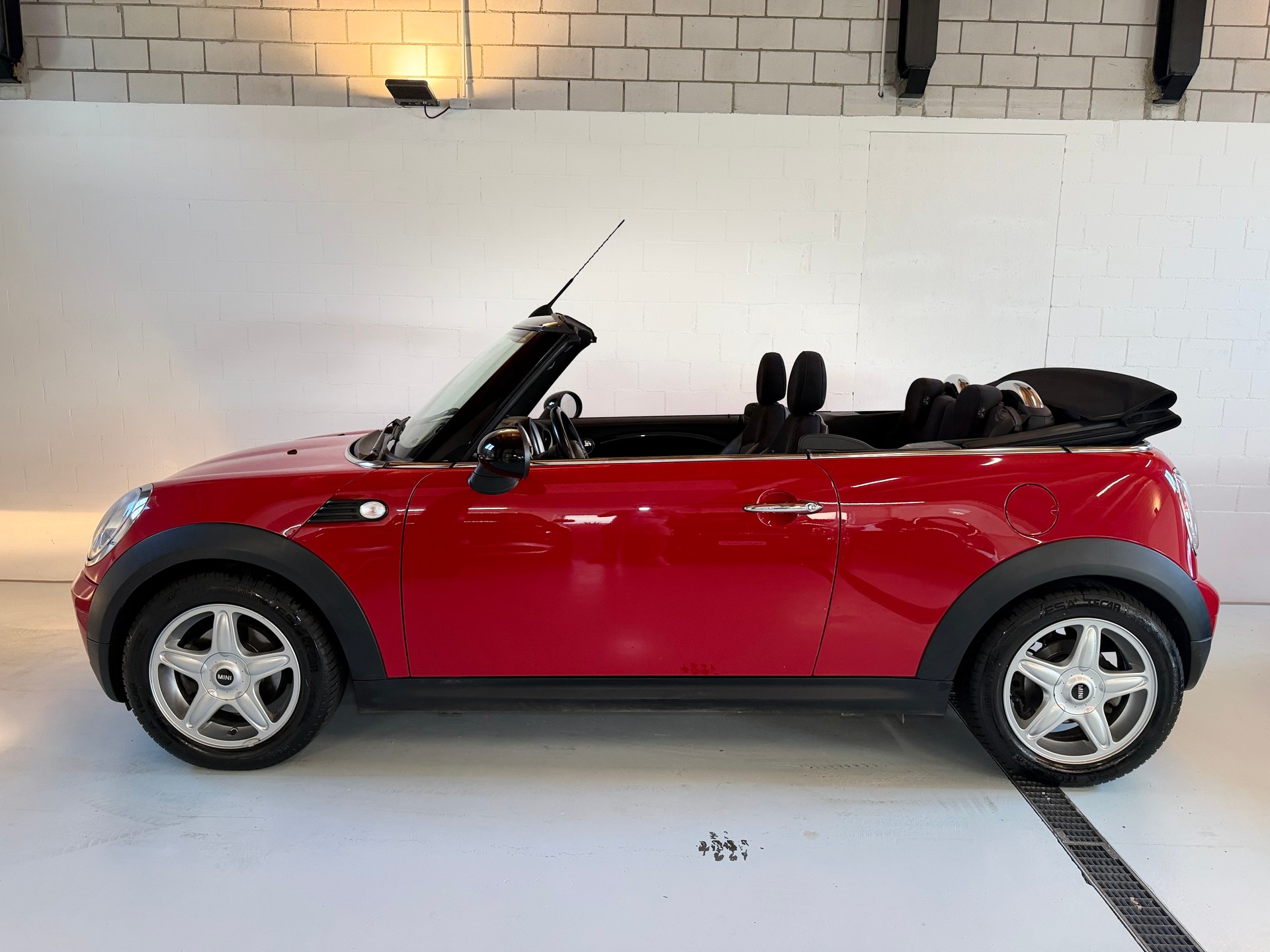 MINI Cooper Cabriolet-showroom-element-3