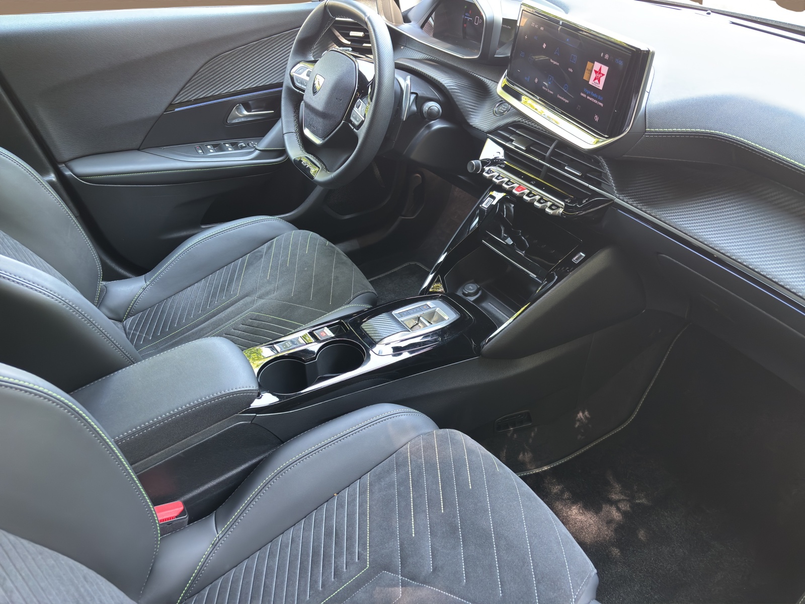 PEUGEOT 2008 1.2 145 MHEV GT-image-6
