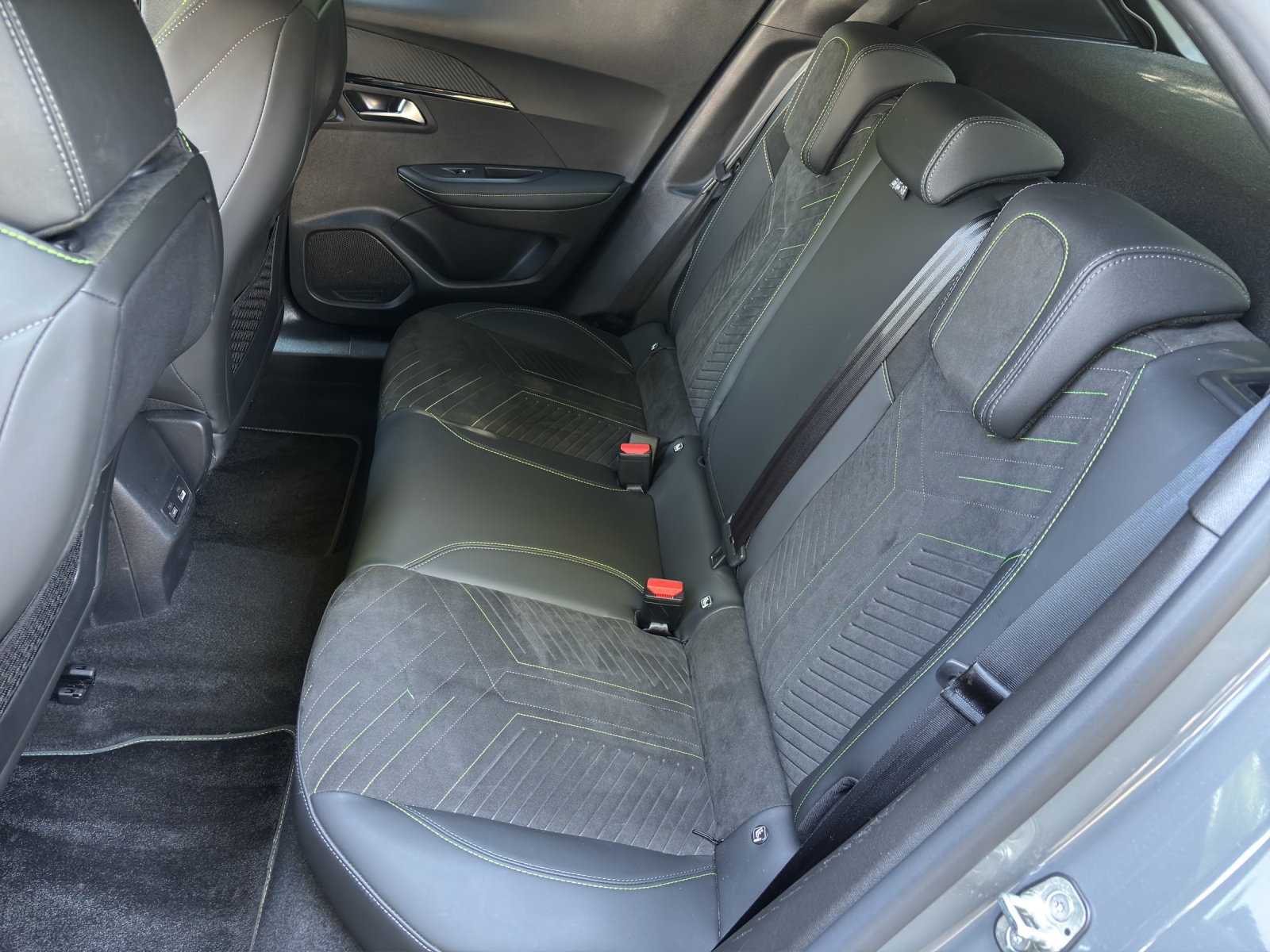 PEUGEOT 2008 1.2 145 MHEV GT-image-8