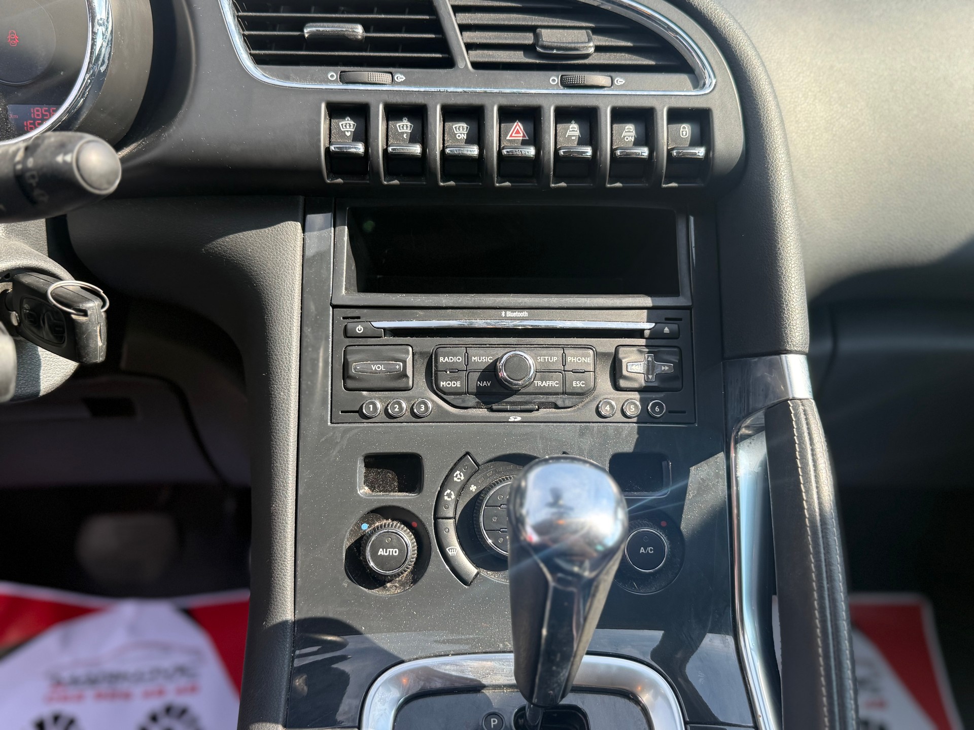 PEUGEOT 3008 1.6 16V T R.Garros Tiptronic-image-10