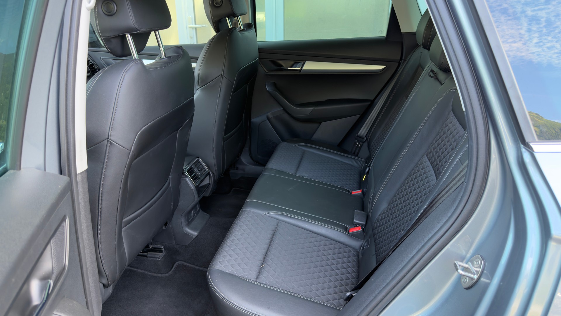 SKODA Karoq 1.6 TDI Smile DSG-image-9