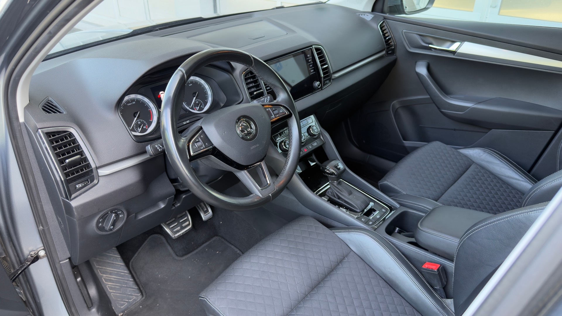 SKODA Karoq 1.6 TDI Smile DSG-image-10