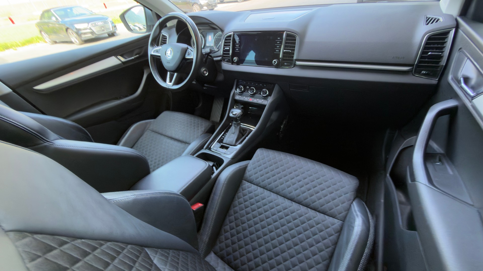 SKODA Karoq 1.6 TDI Smile DSG-image-8