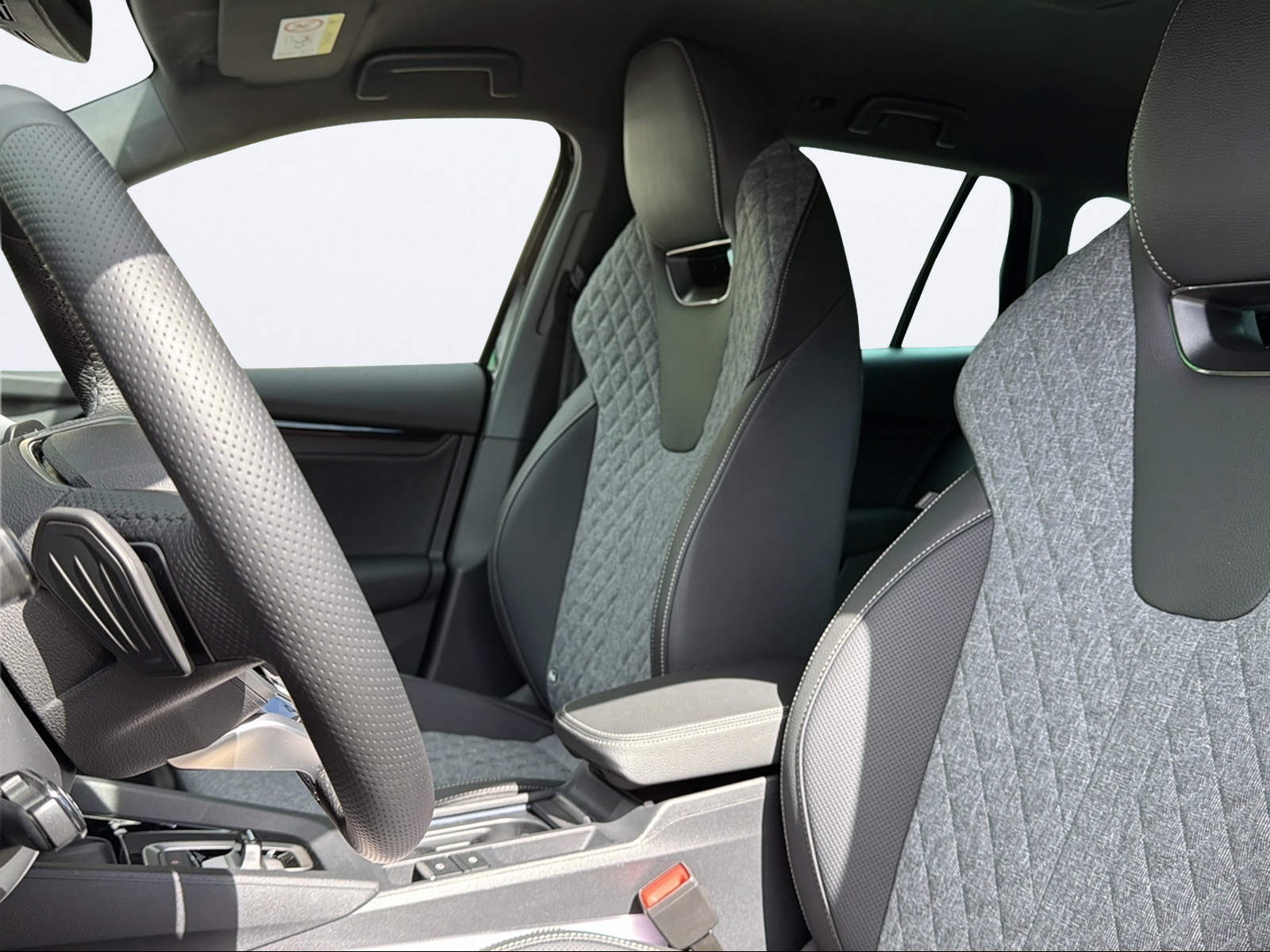 SKODA Octavia Combi 2.0 TSI DSG Dynamic 4x4-image-9