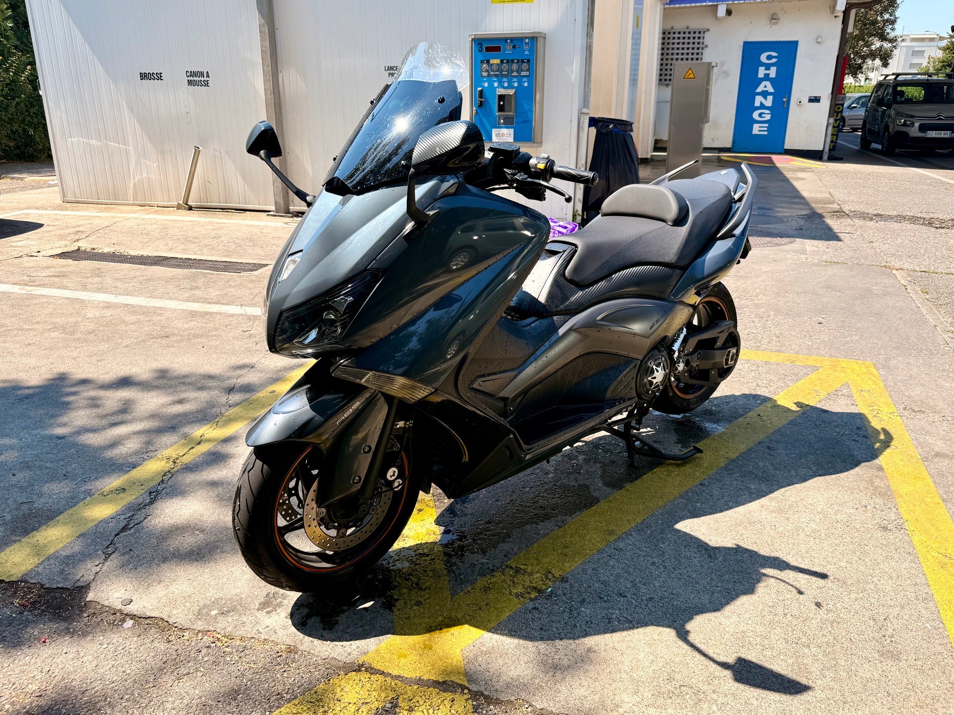 YAMAHA T-MAX XP 530 ABS-image-1