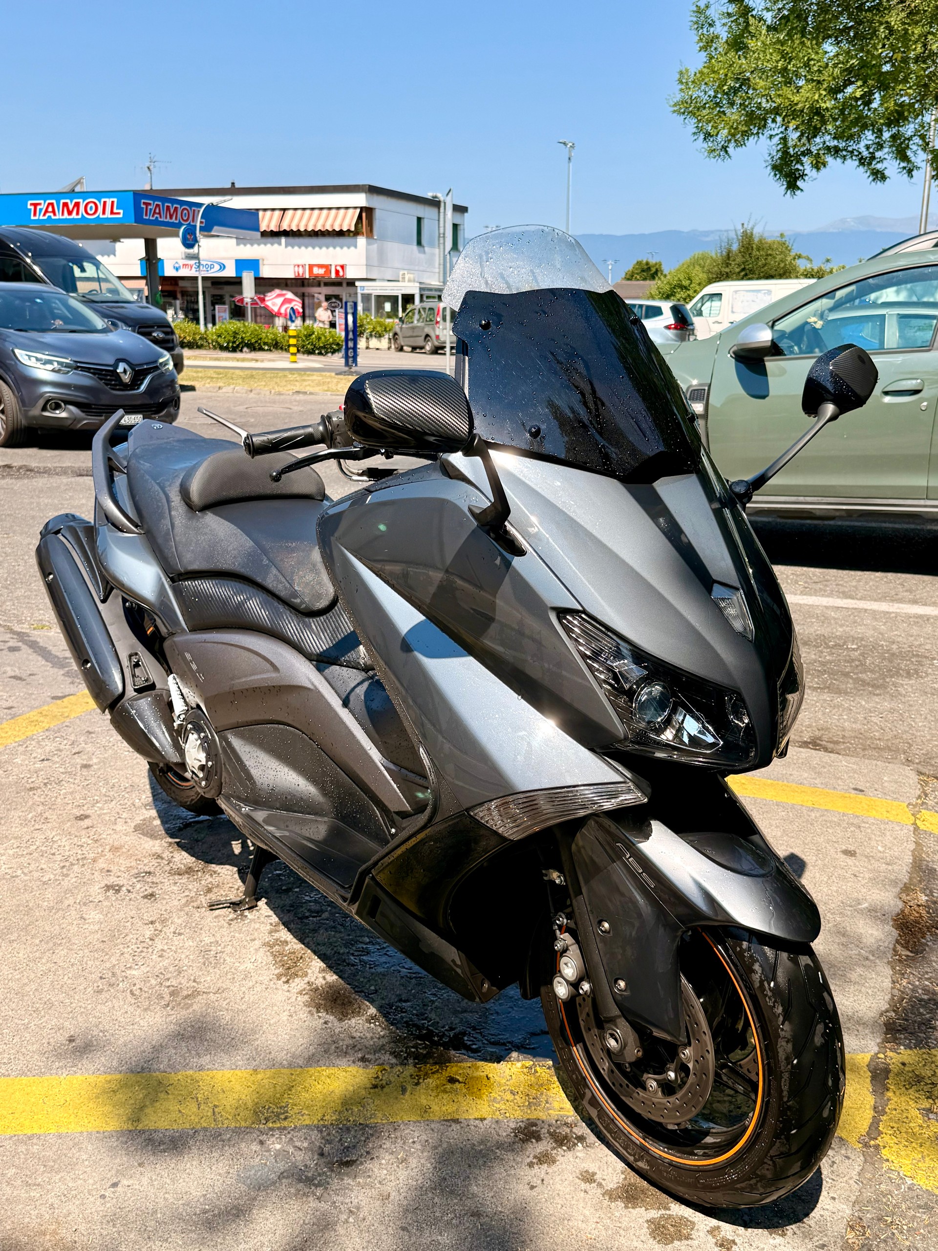YAMAHA T-MAX XP 530 ABS-image-2