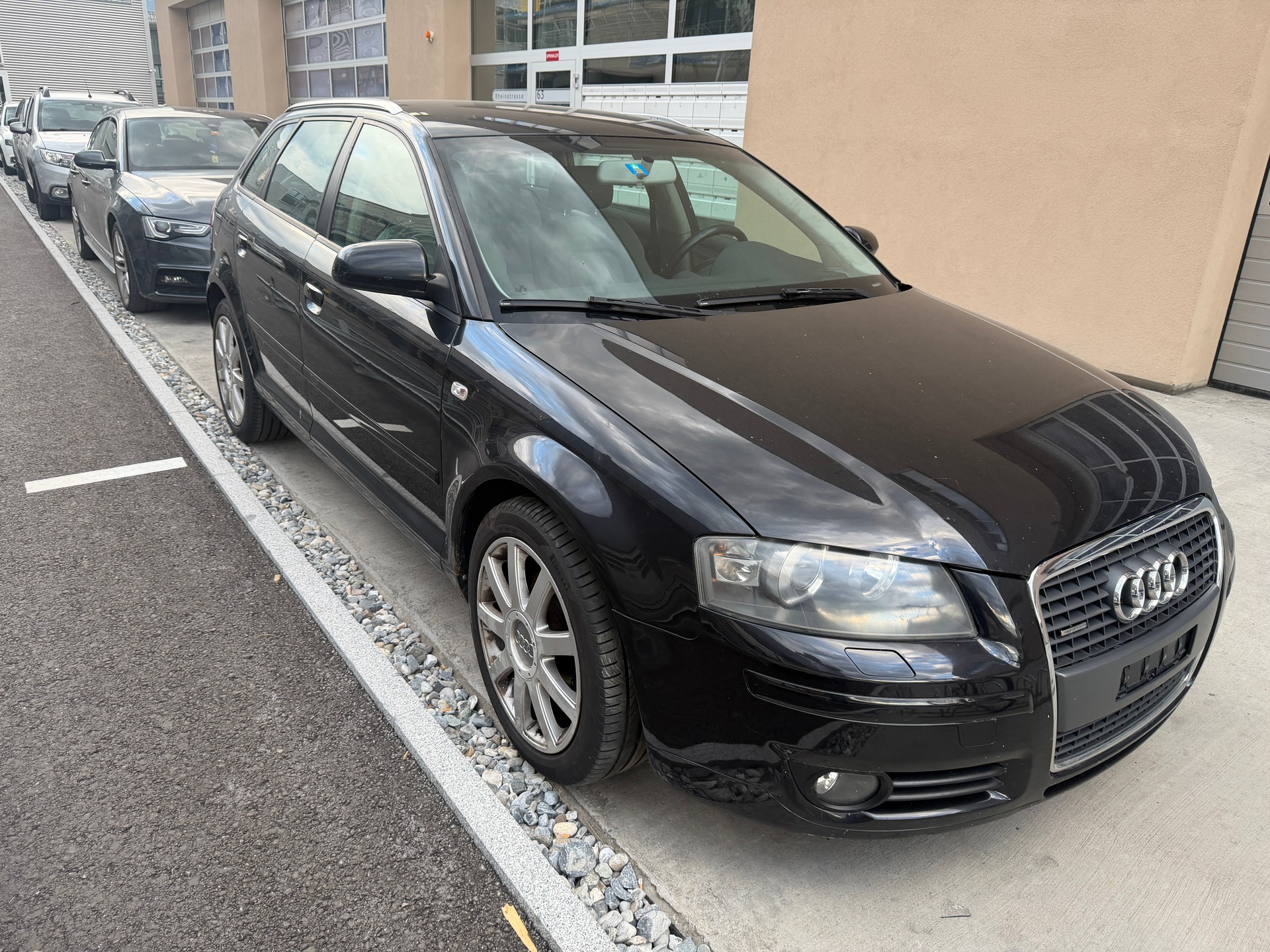 AUDI A3 Sportback 2.0 Turbo FSI Ambition quattro-image-2