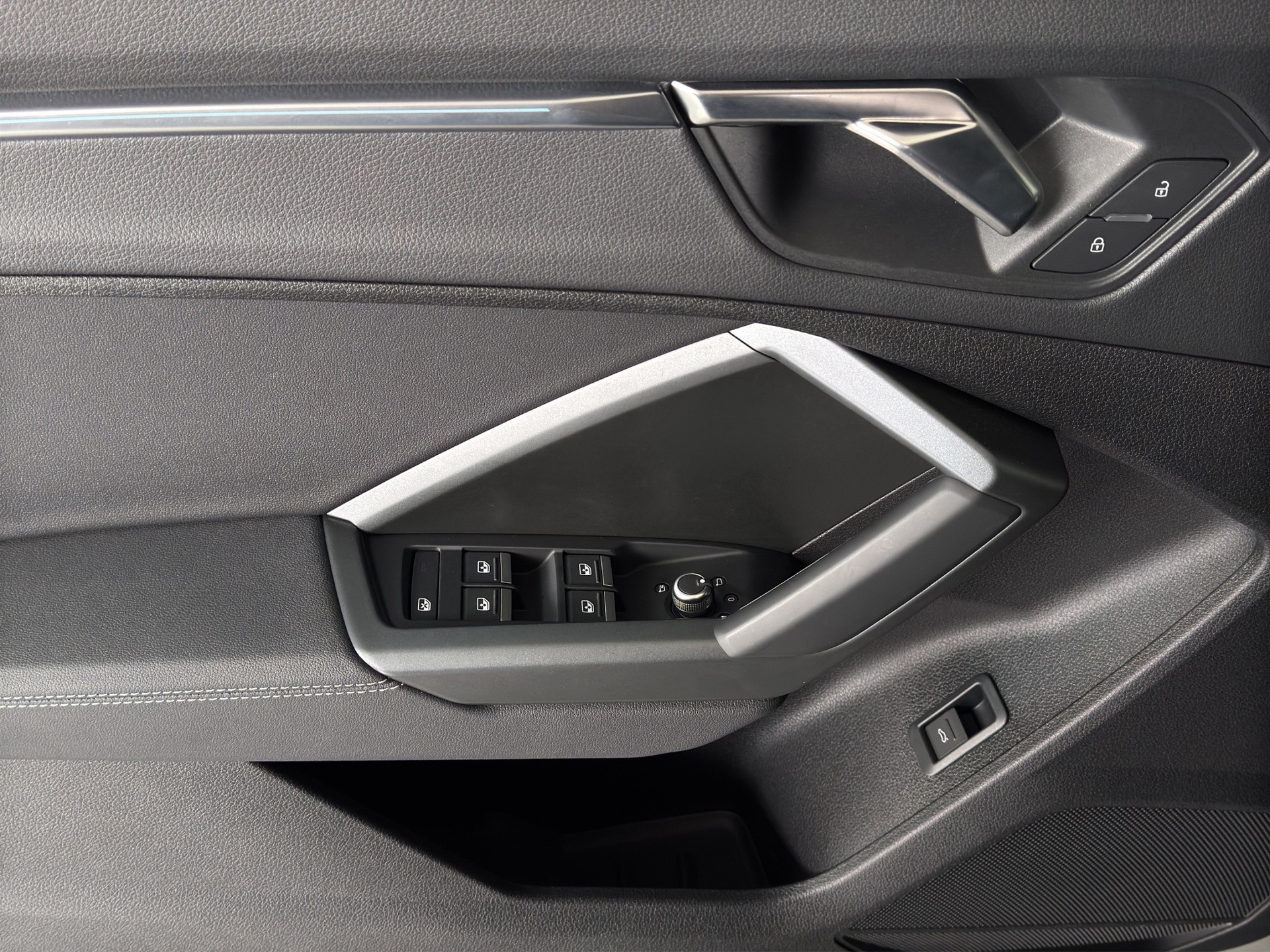 AUDI Q3 Sportback 35 TFSI S line S-tronic "Leder-RF.-Kamera-Navi"-image-8