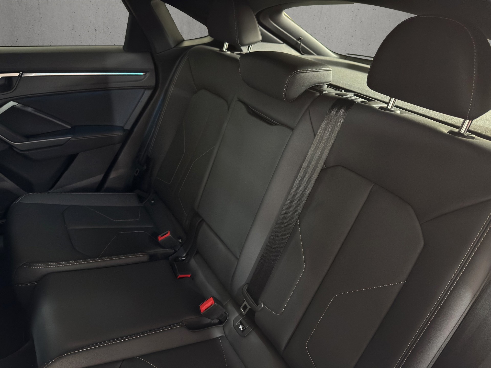 AUDI Q3 Sportback 35 TFSI S line S-tronic "Leder-RF.-Kamera-Navi"-image-9
