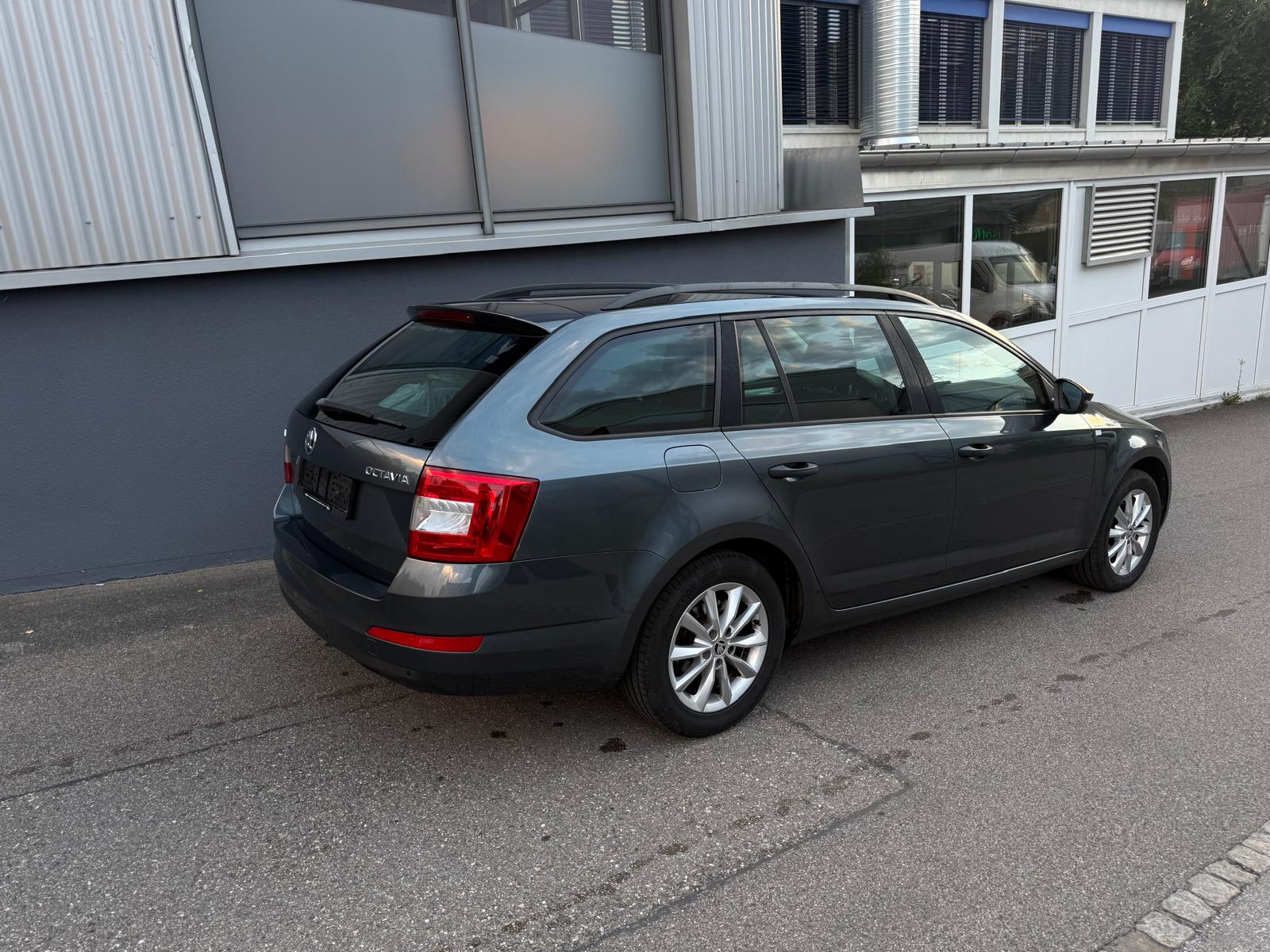 SKODA Octavia Combi 1.4 TSI Active-showroom-element-1